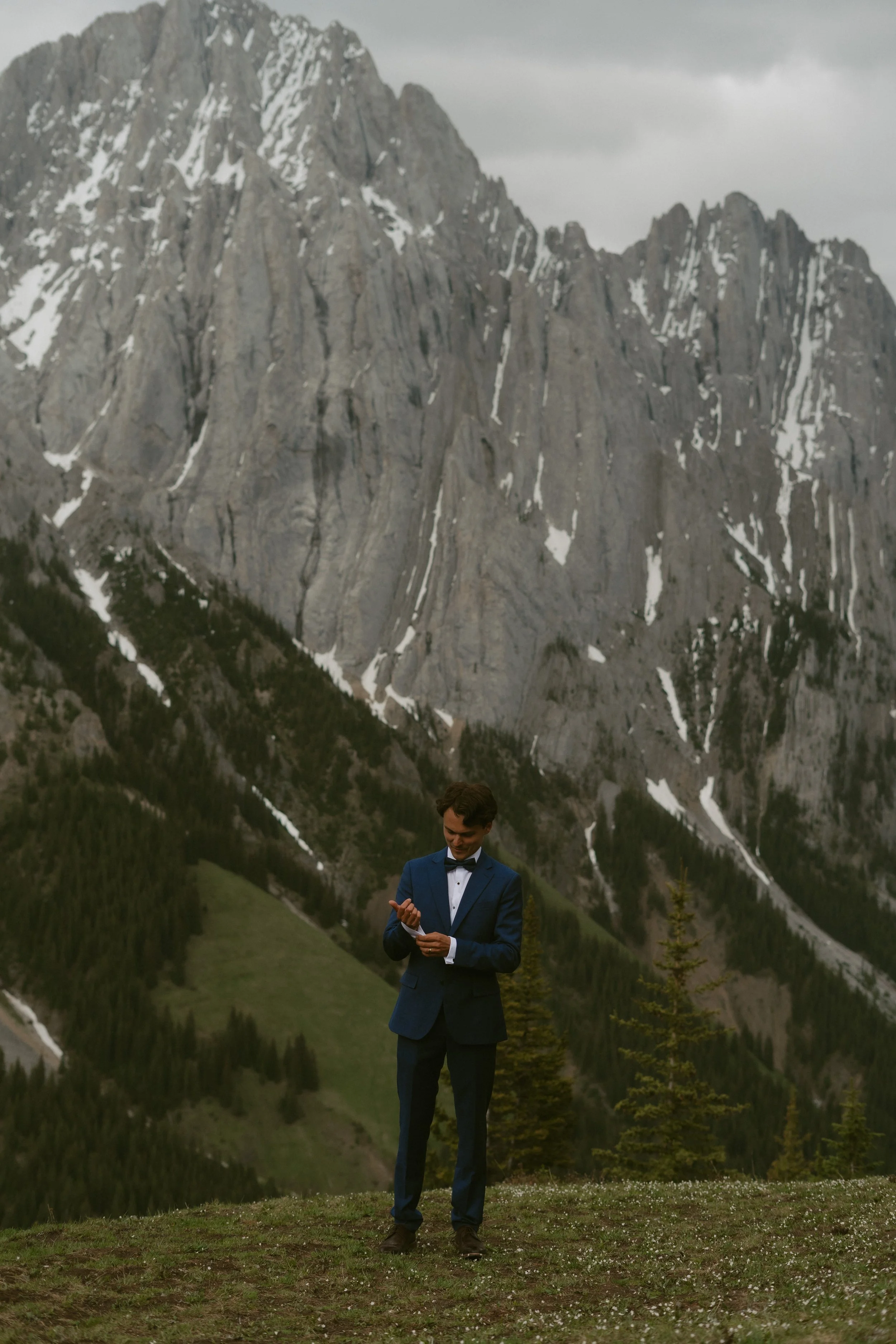 Kananaskis-hiking-elopement-elopement-photographer-banff-8.jpg