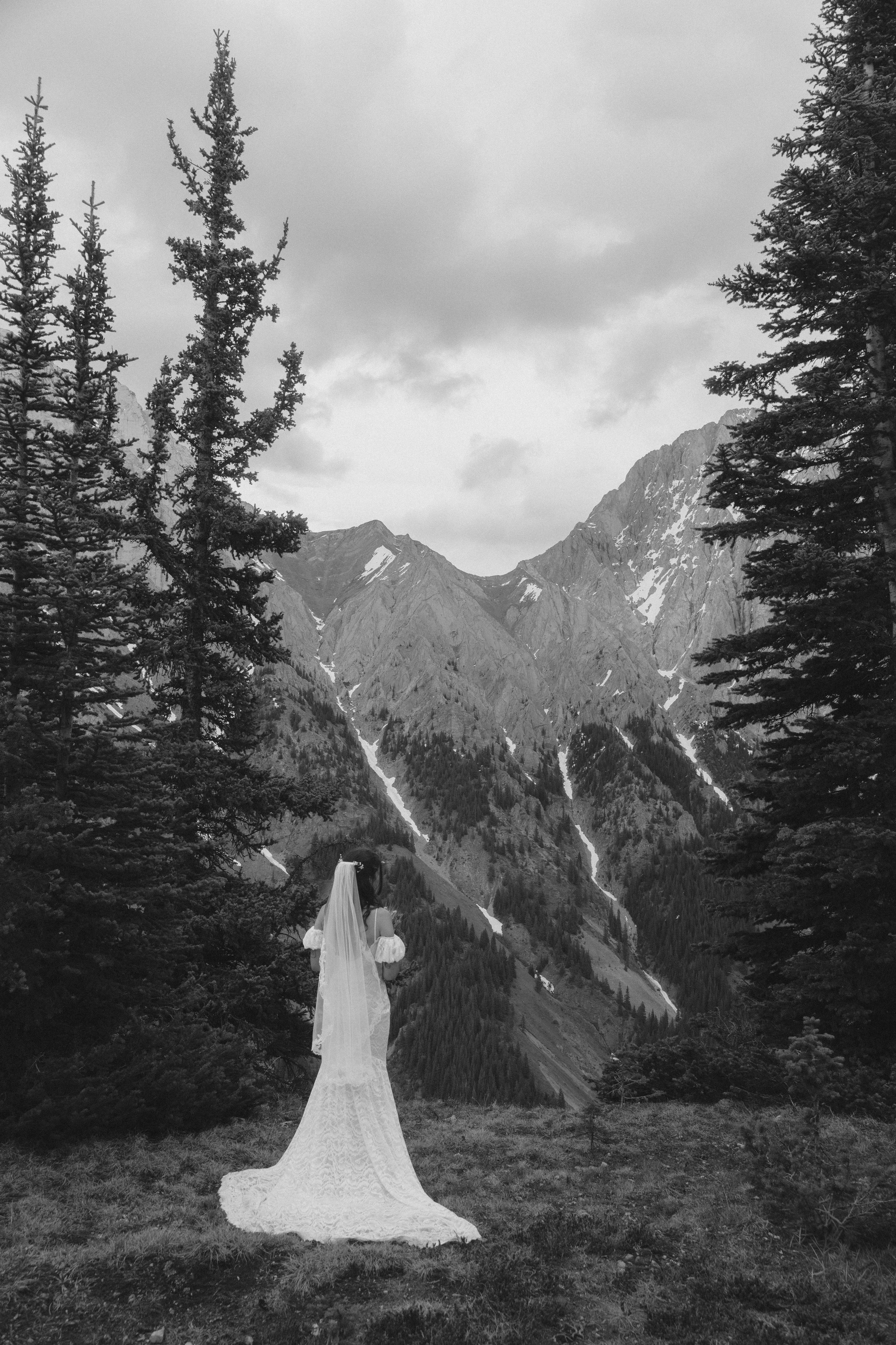 Kananaskis-hiking-elopement-elopement-photographer-banff-14.jpg