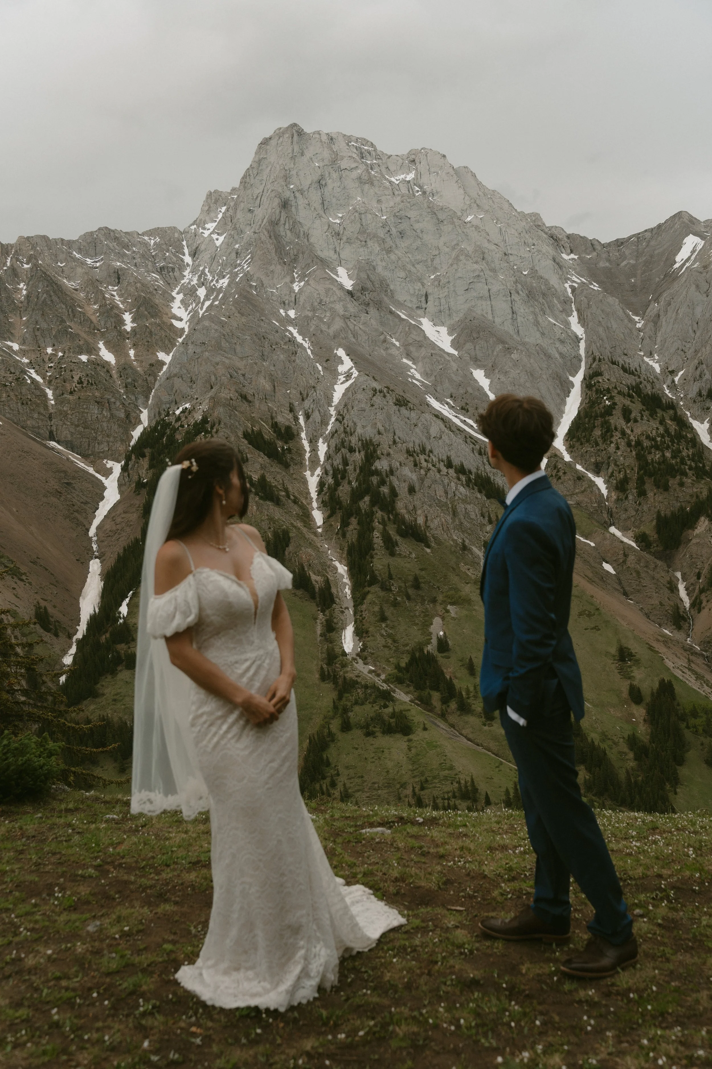 Kananaskis-hiking-elopement-elopement-photographer-banff-19.jpg