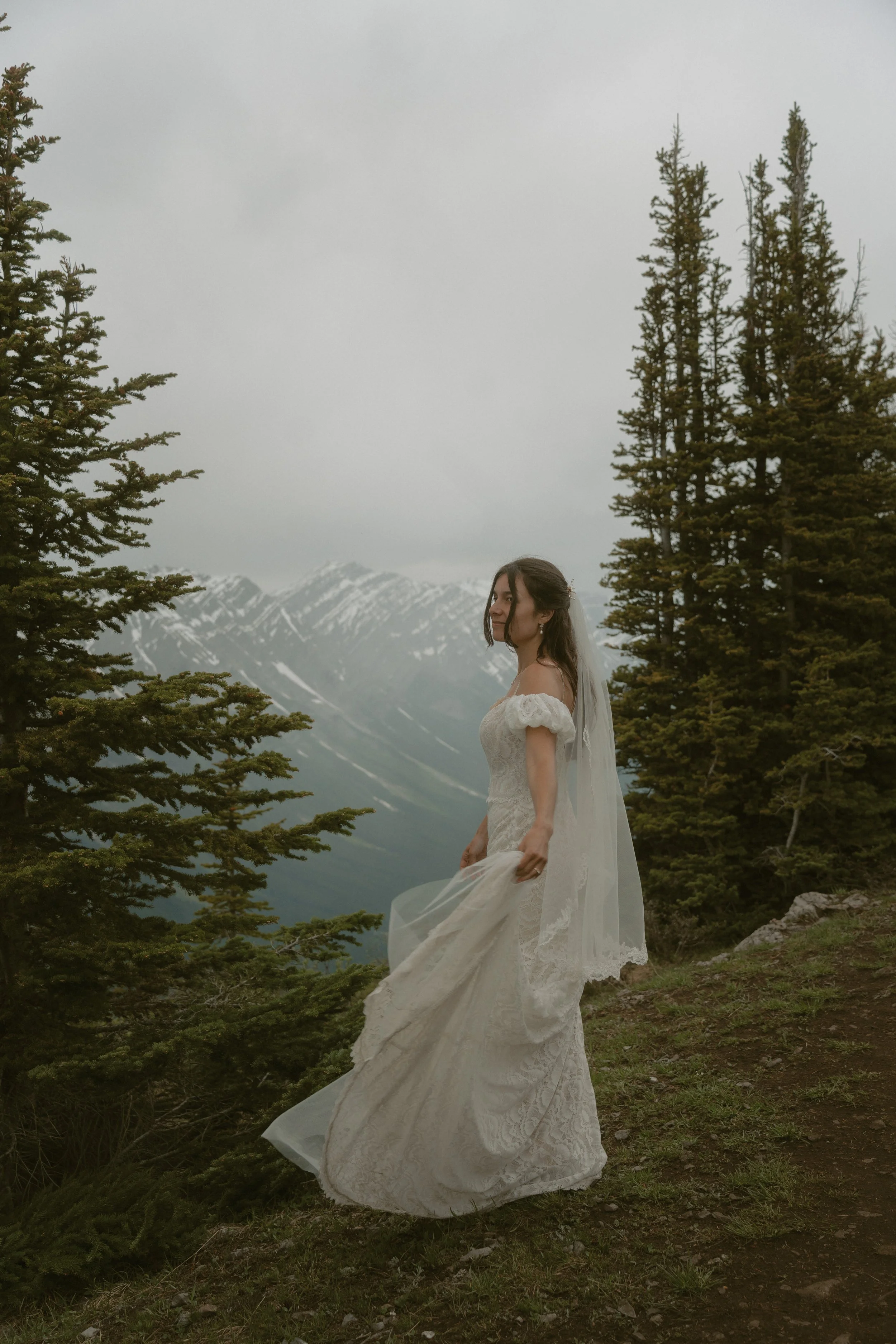Kananaskis-hiking-elopement-elopement-photographer-banff-20.jpg