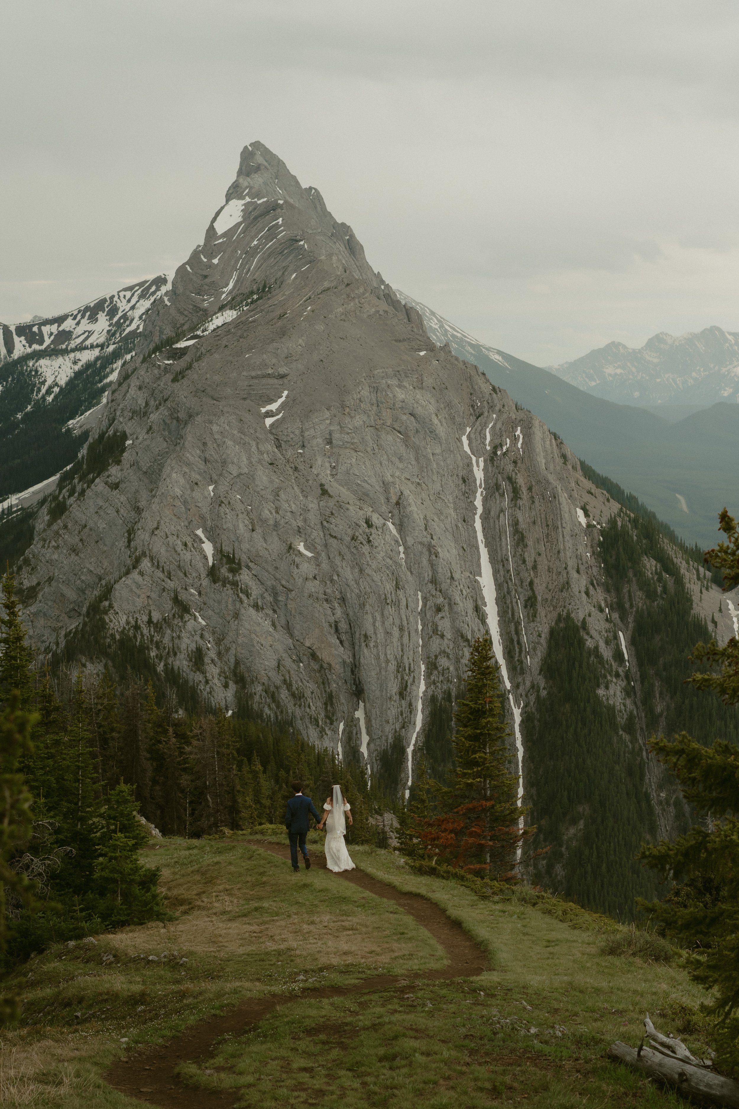 Kananaskis-hiking-elopement-elopement-photographer-banff-21.jpg