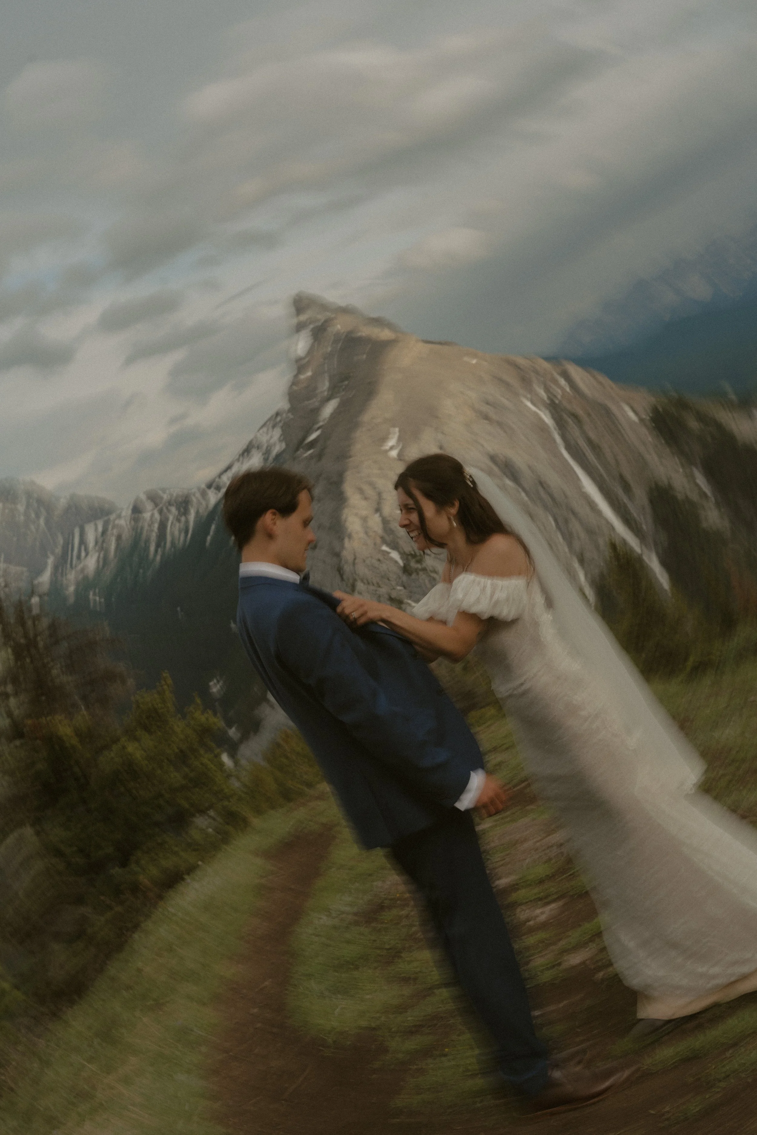Kananaskis-hiking-elopement-elopement-photographer-banff-24.jpg