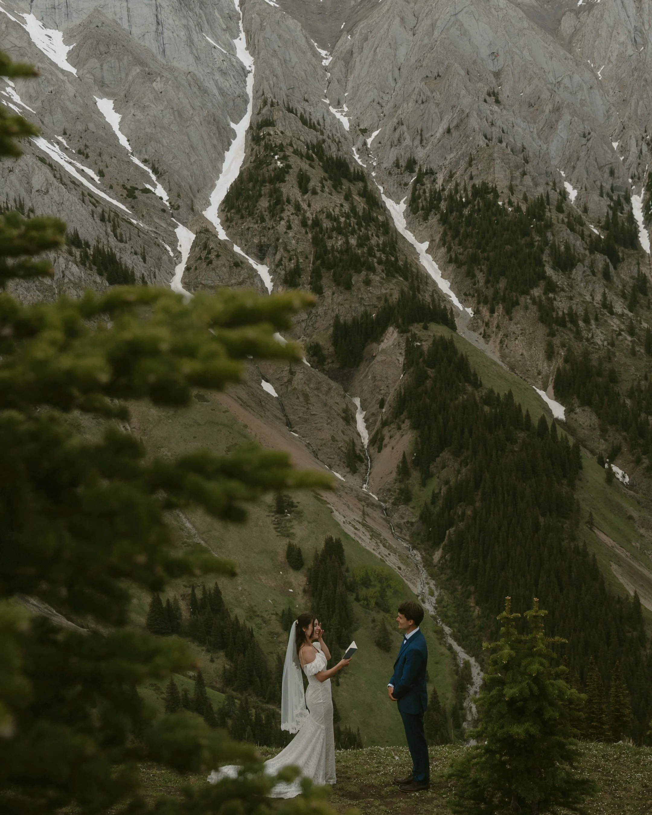 C &amp; G&rsquo;s ~ Adventure Elopement, Kananaskis AB ✨

These two went to the same high school and never once spoke. 

It took a Halloween party in 2018 a shared conversation, a bit of coaching, and a whole spring and summer of &ldquo;just very goo