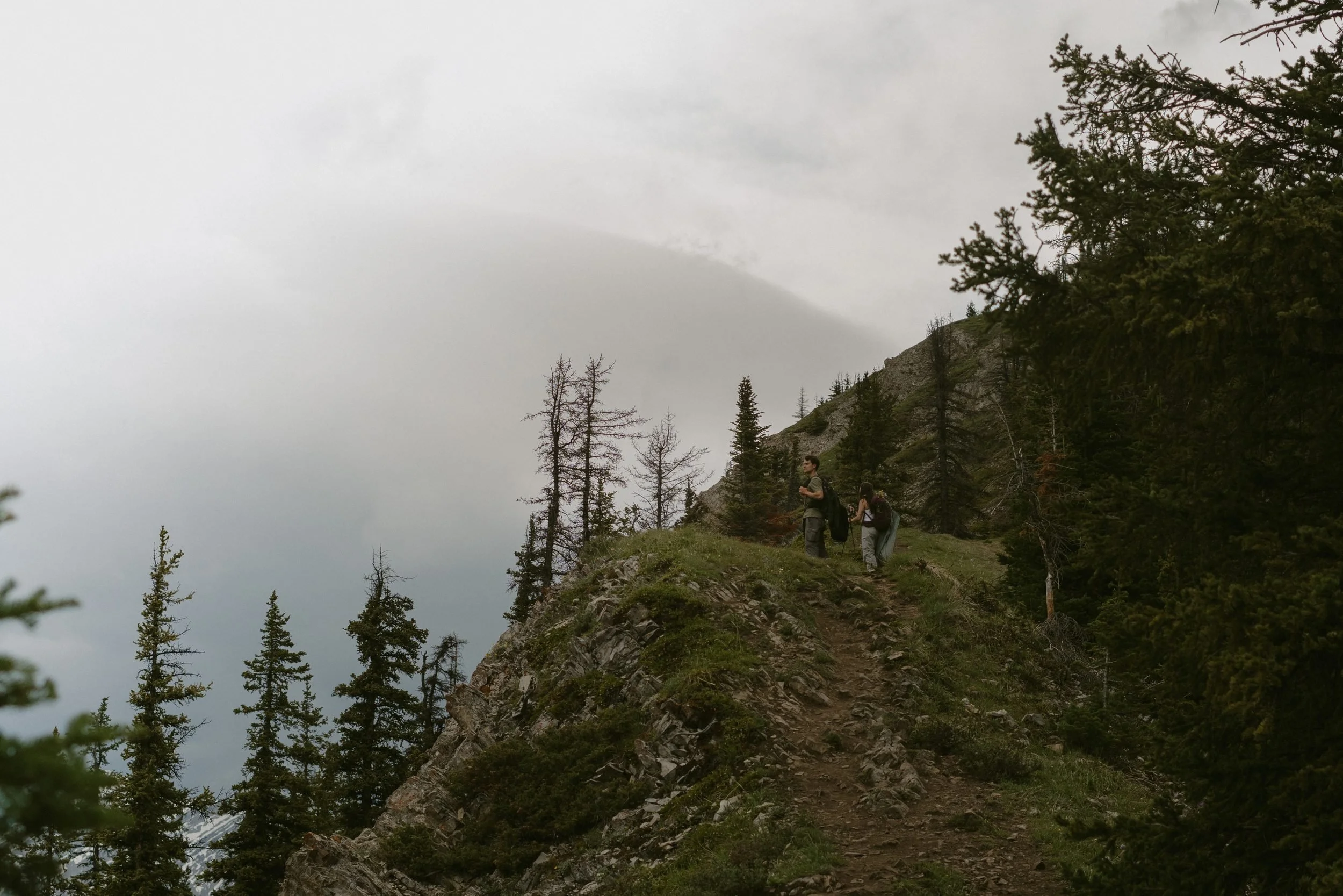 kananaskis-hiking-elopement-photographer-banff-007.jpg