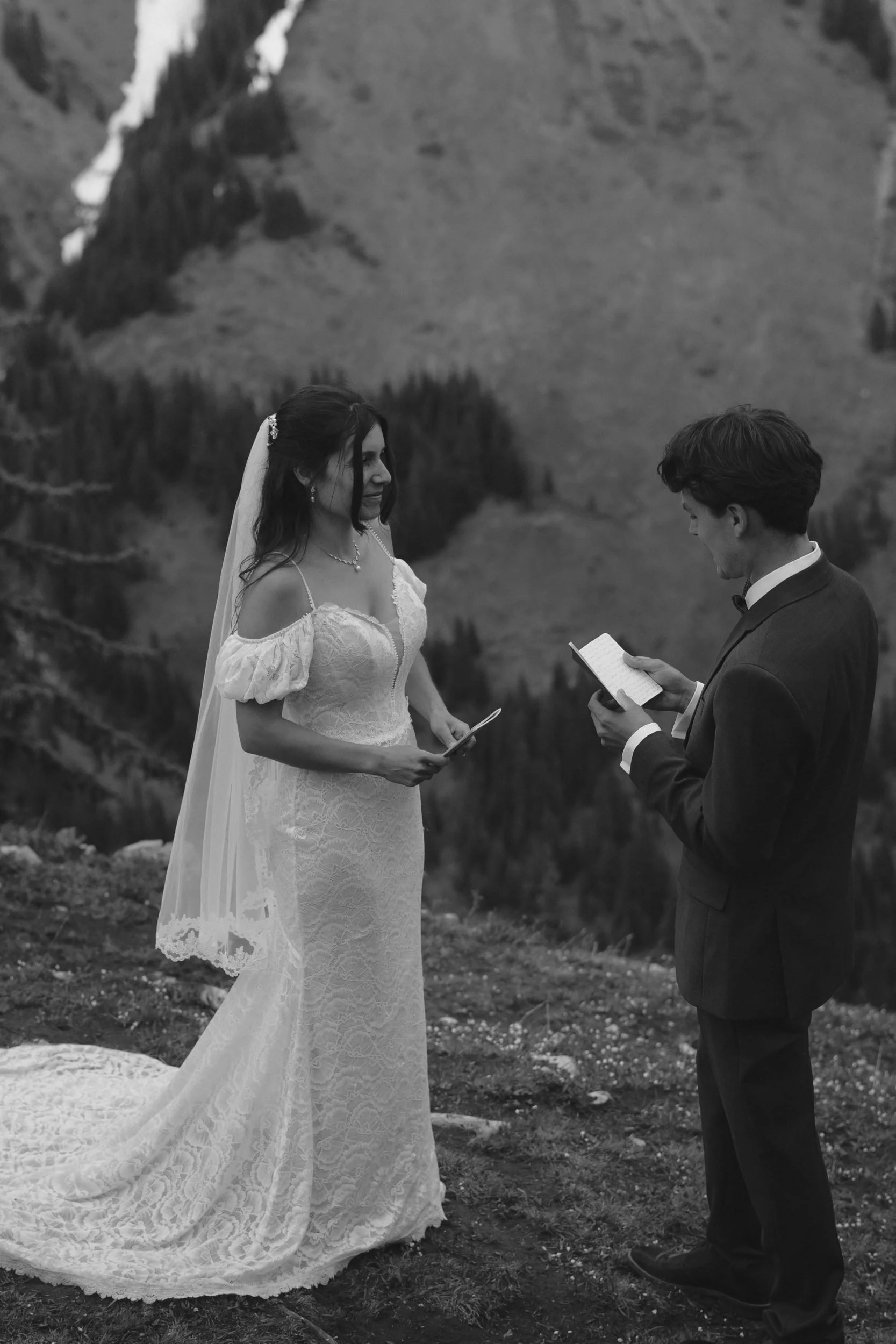 17-cam-gab-kananaskis-hiking-elopement-photographer-banff-071.jpg