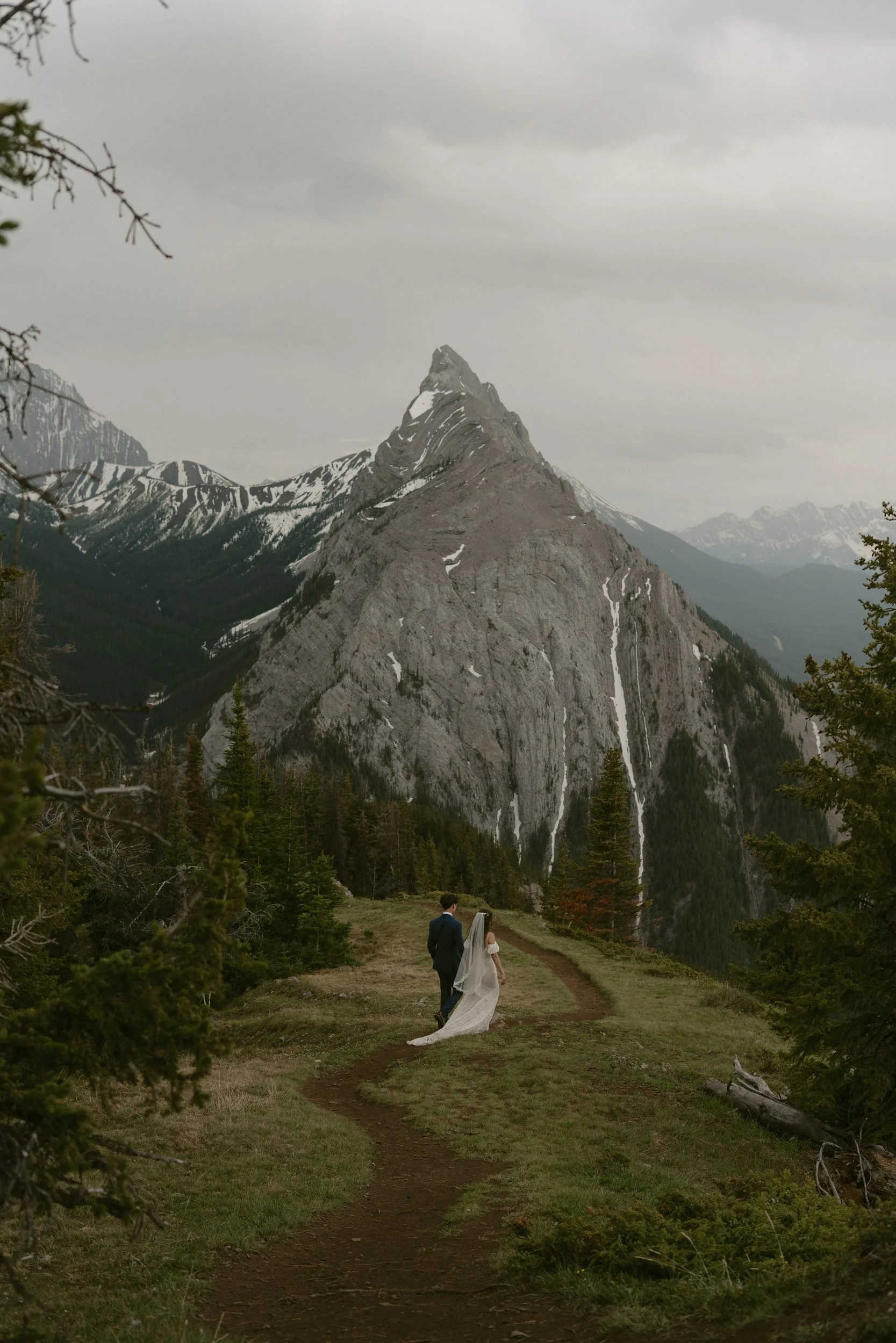 kananaskis-hiking-elopement-photographer-banff-092.jpg