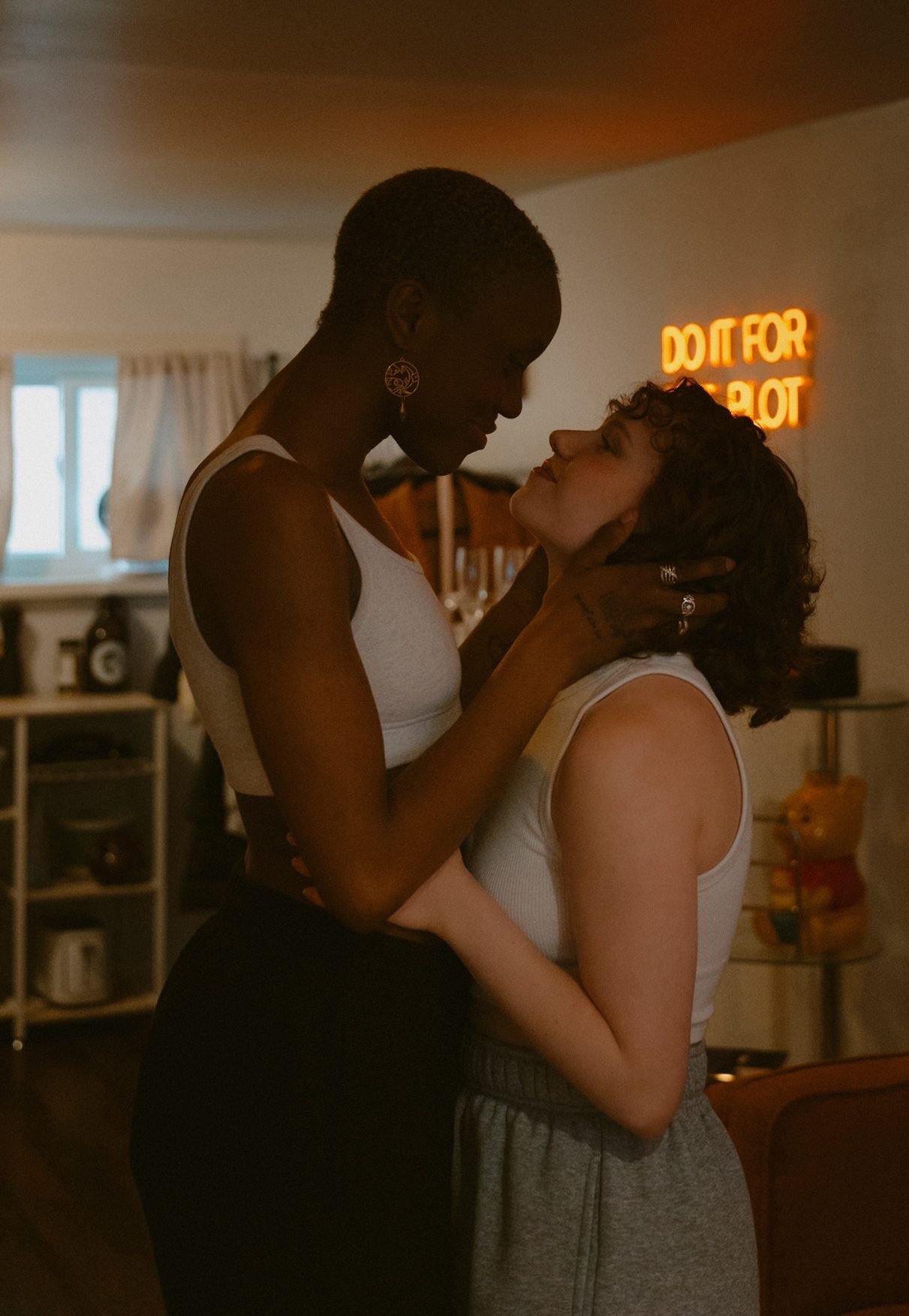 vancouver-in-home-lgbtq-couples-em-bri-001.jpg