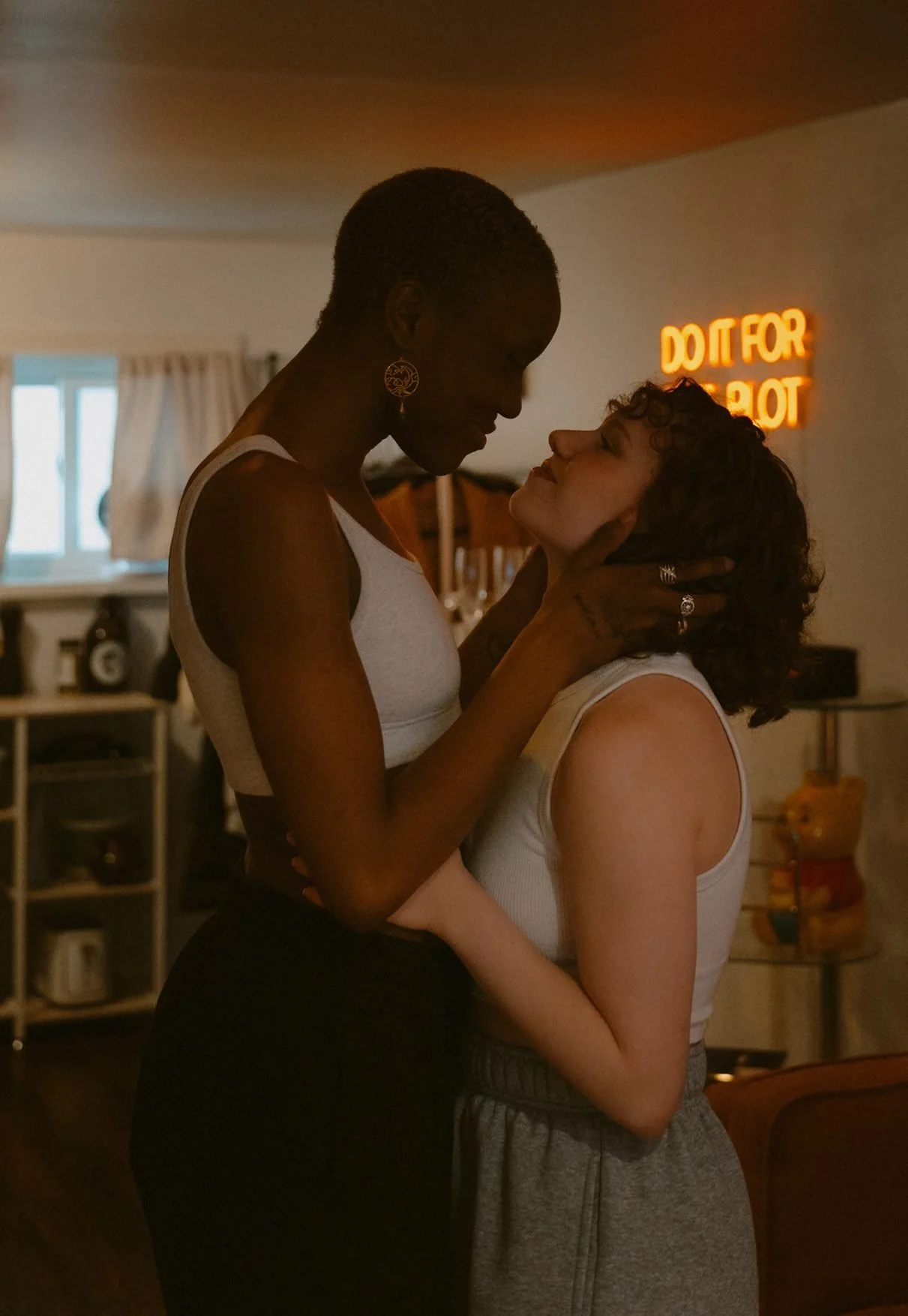 vancouver-in-home-lgbtq-couples-em-bri-001.jpg