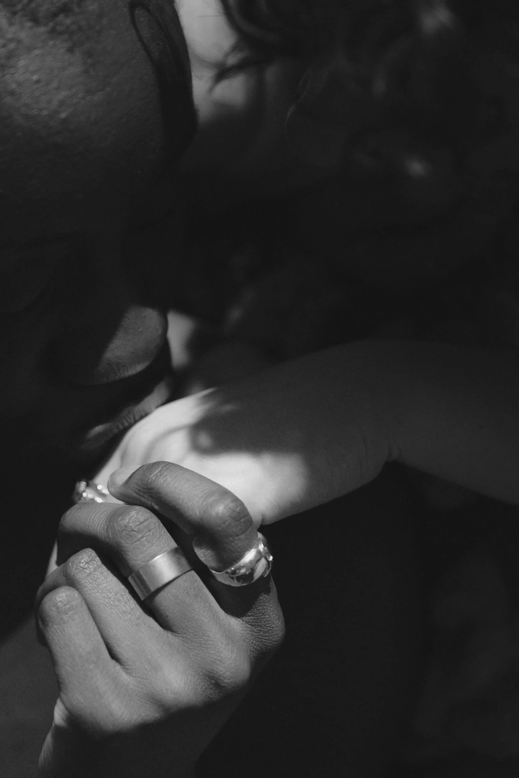 vancouver-in-home-lgbtq-couples-em-bri-005.jpg