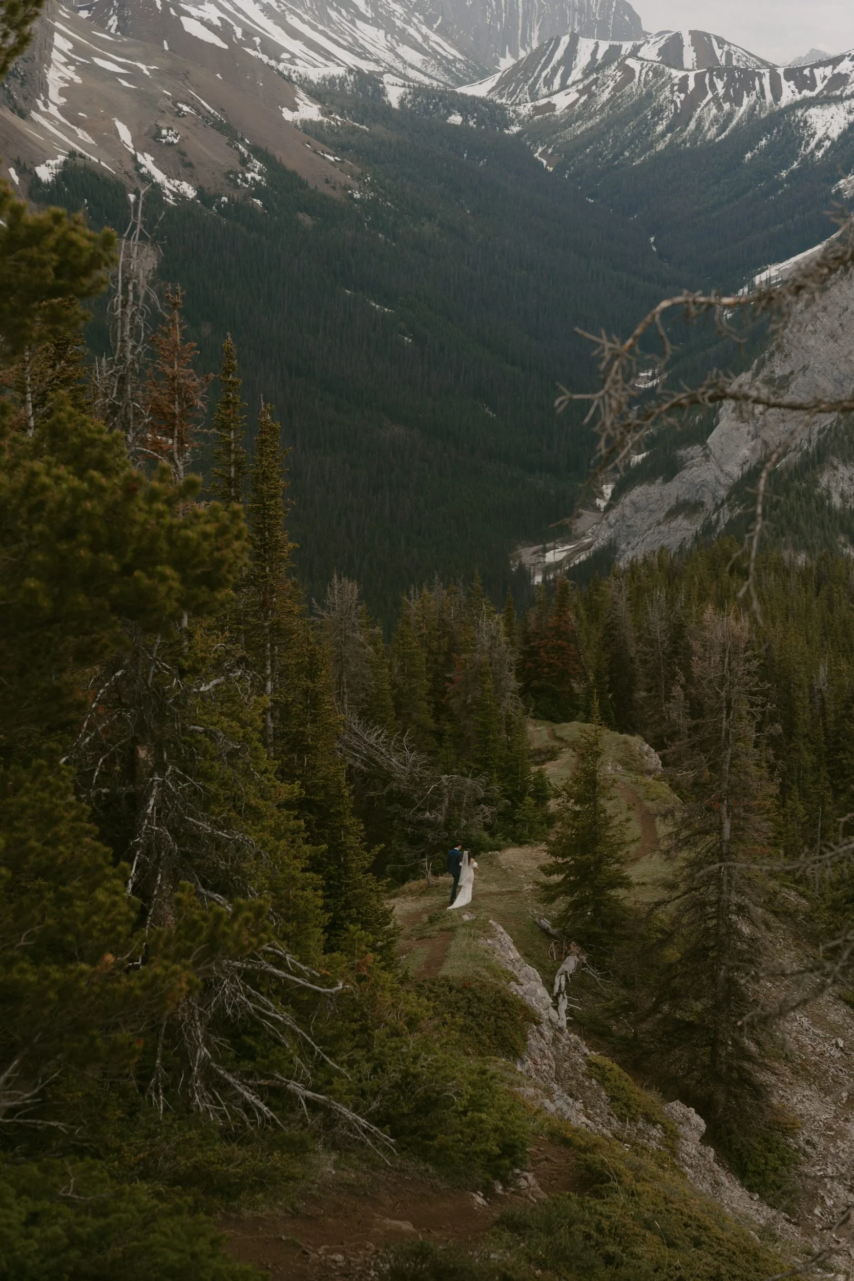 kananaskis-hiking-elopement-photographer-banff-094.jpg