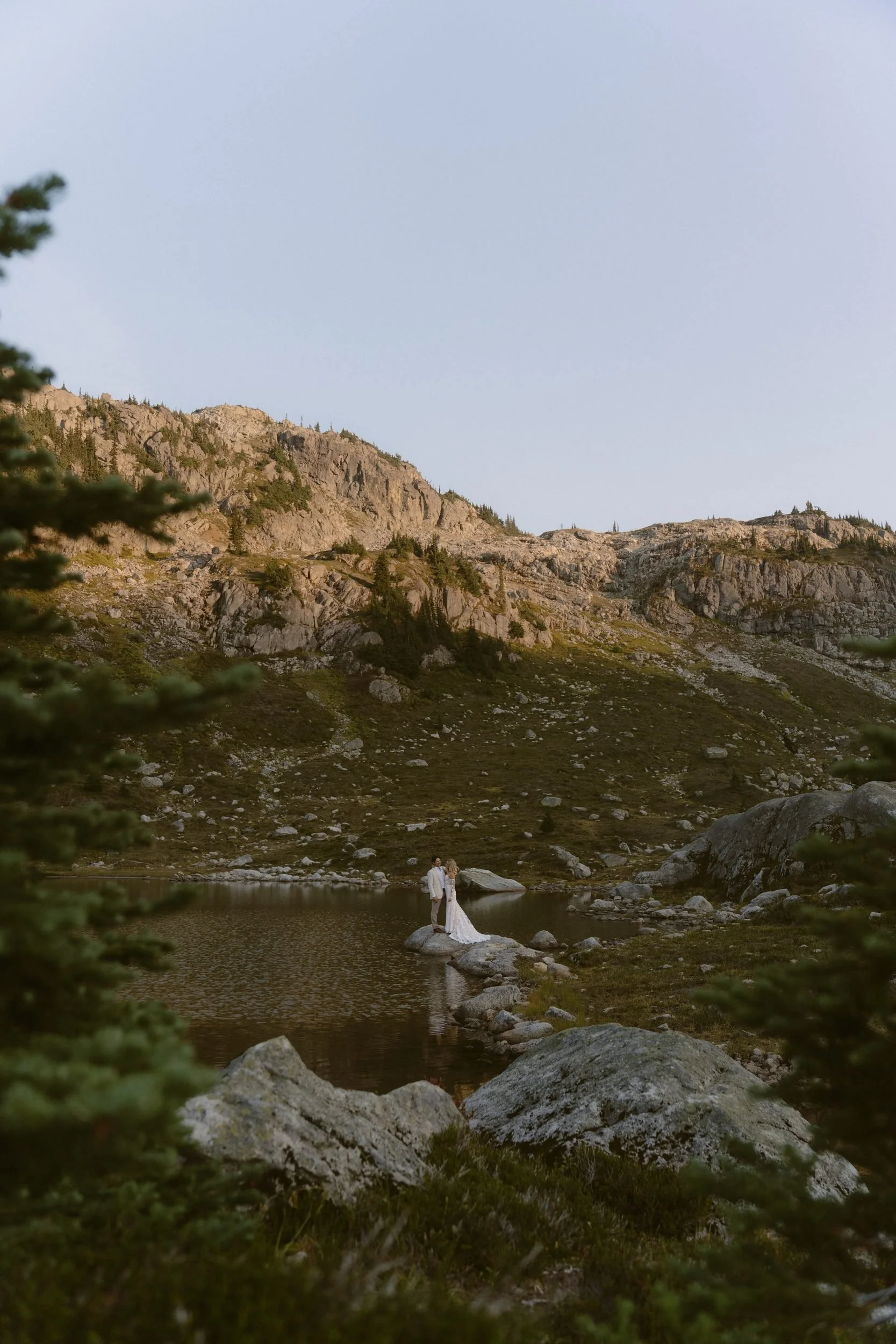 semaphore-lakes-elopement-photographer-pemberton-037.jpg