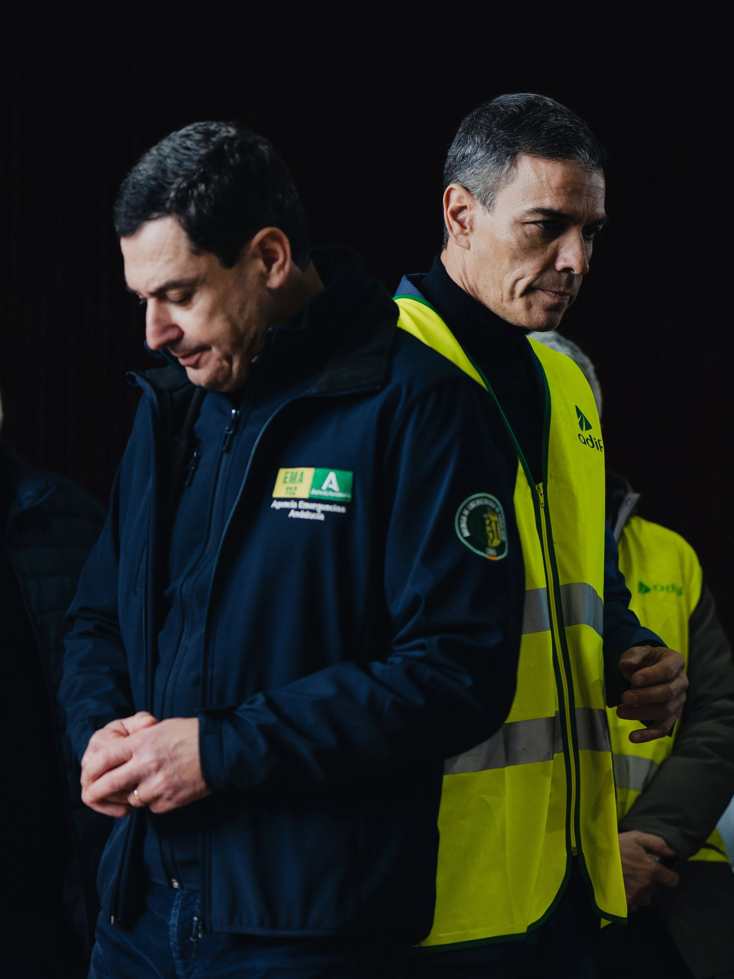 Spanish Prime Minister Pedro Sánchez, leader of the Socialist Party (PSOE), stands alongside Andalusian regional president Juan Manuel Moreno Bonilla of the conservative Popular Party (PP) during a joint press conference in Adamuz, on January 19, 202