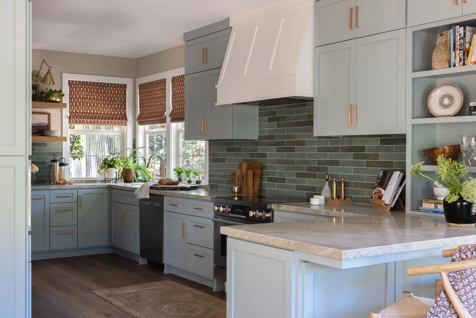Kitchen by Molly Erin Designs Inc.