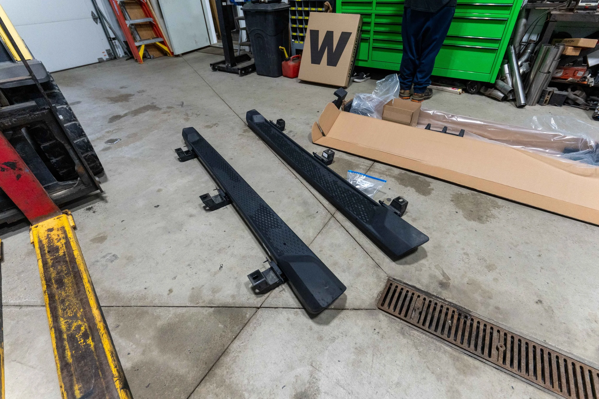 Xtreme-ARIES-ActionTrac-Powered-Running-Boards-Jeep-Wrangler-Install8.jpg