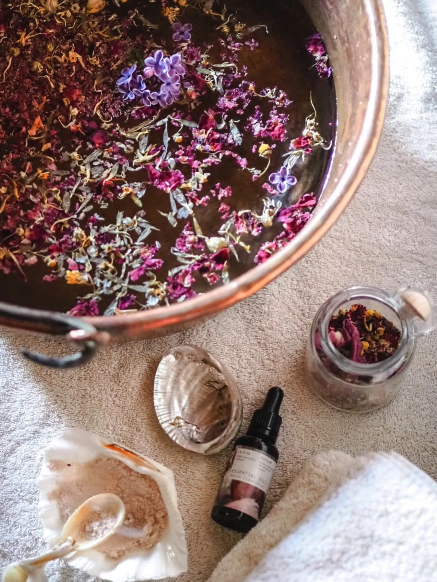 Ayurvedic Foot Massage (Padabhyangam) w/ Foot Bath
1 hour 

This traditional Indian foot massage treatment is extremely soothing and highly technical. Beginning with a grounding floral foot bath, the feet are then washed, scrubbed and creamed as you 