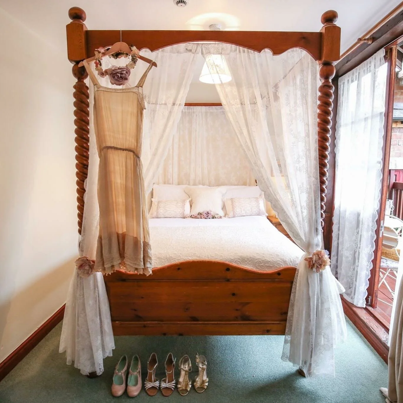 🕊️

FOUR-POSTER BEDS WITH PRIVATE BALCONIES, NESTLED BESIDE A SECRET COURTYARD GARDEN, ONLY A SHORT STROLL FROM THE SEA.