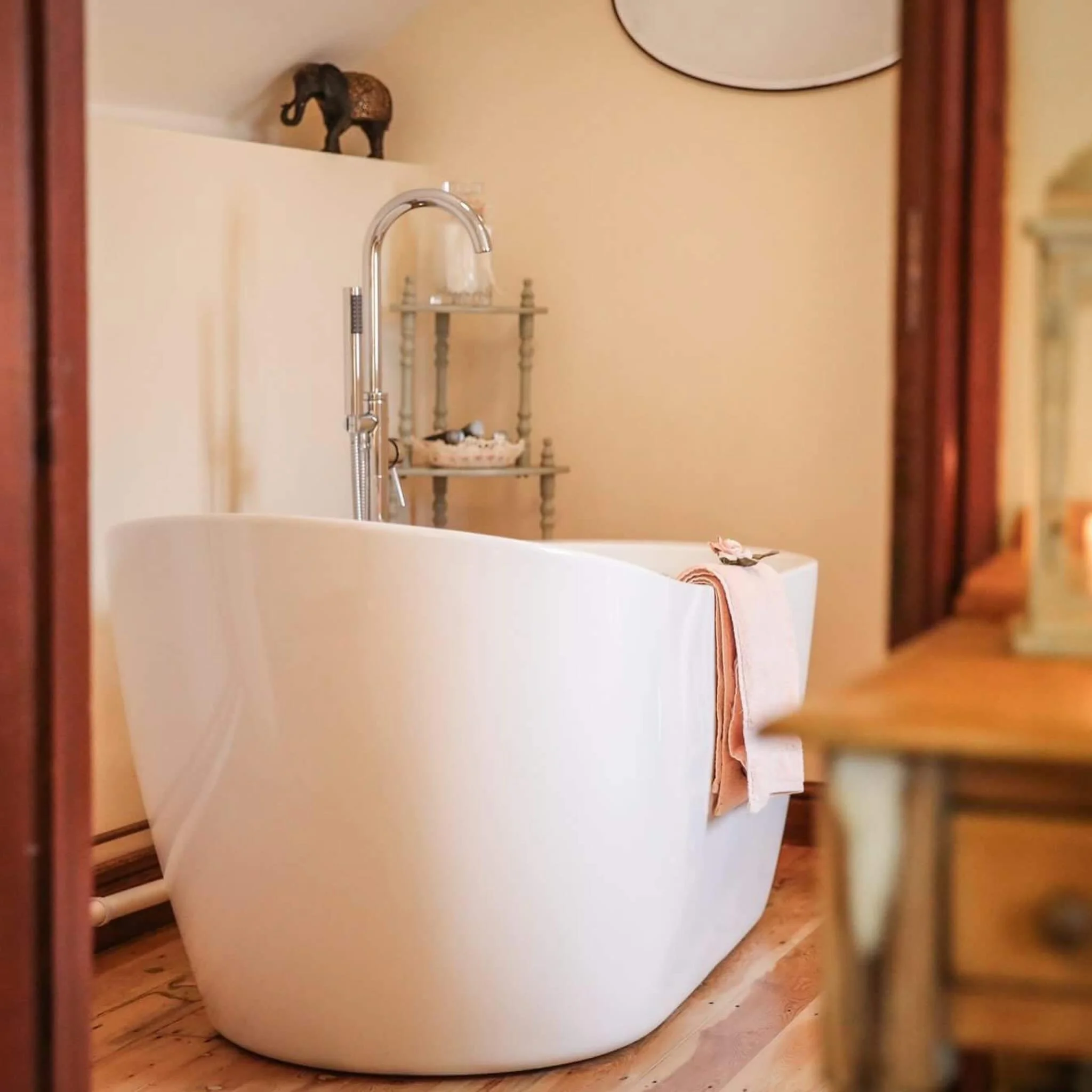 The Dove 🕊️ Loft is available this coming Weekend. 2 night minimum. Save &pound;30 by booking directly via our website. 💕

THE DOVE LOFT IS OUR SIGNATURE SUITE SITUATED IN OUR LIGHT, BRIGHT ATTIC. WITH A STUNNING, CARVED MOROCCAN DOUBLE BED, SNUG L