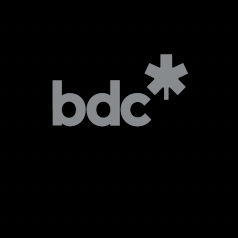 Logo noir avec le texte 'bdc*' en gris clair.