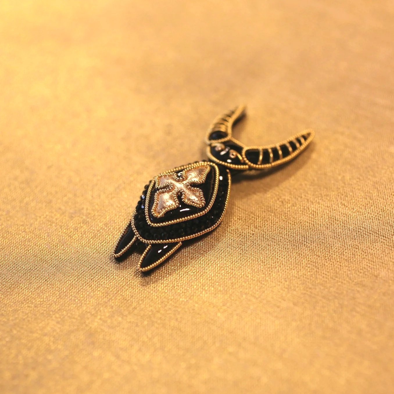 Quint Brooch Pin