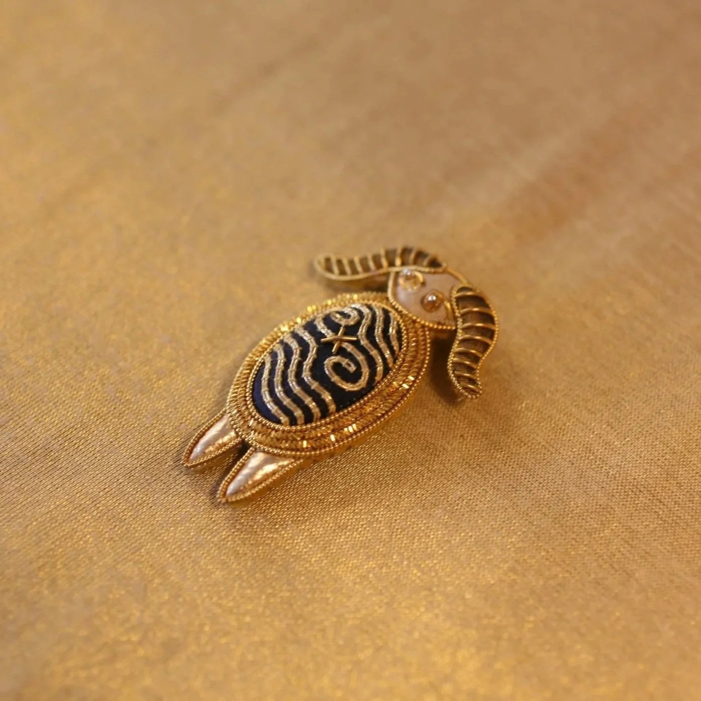 Notus Brooch Pin