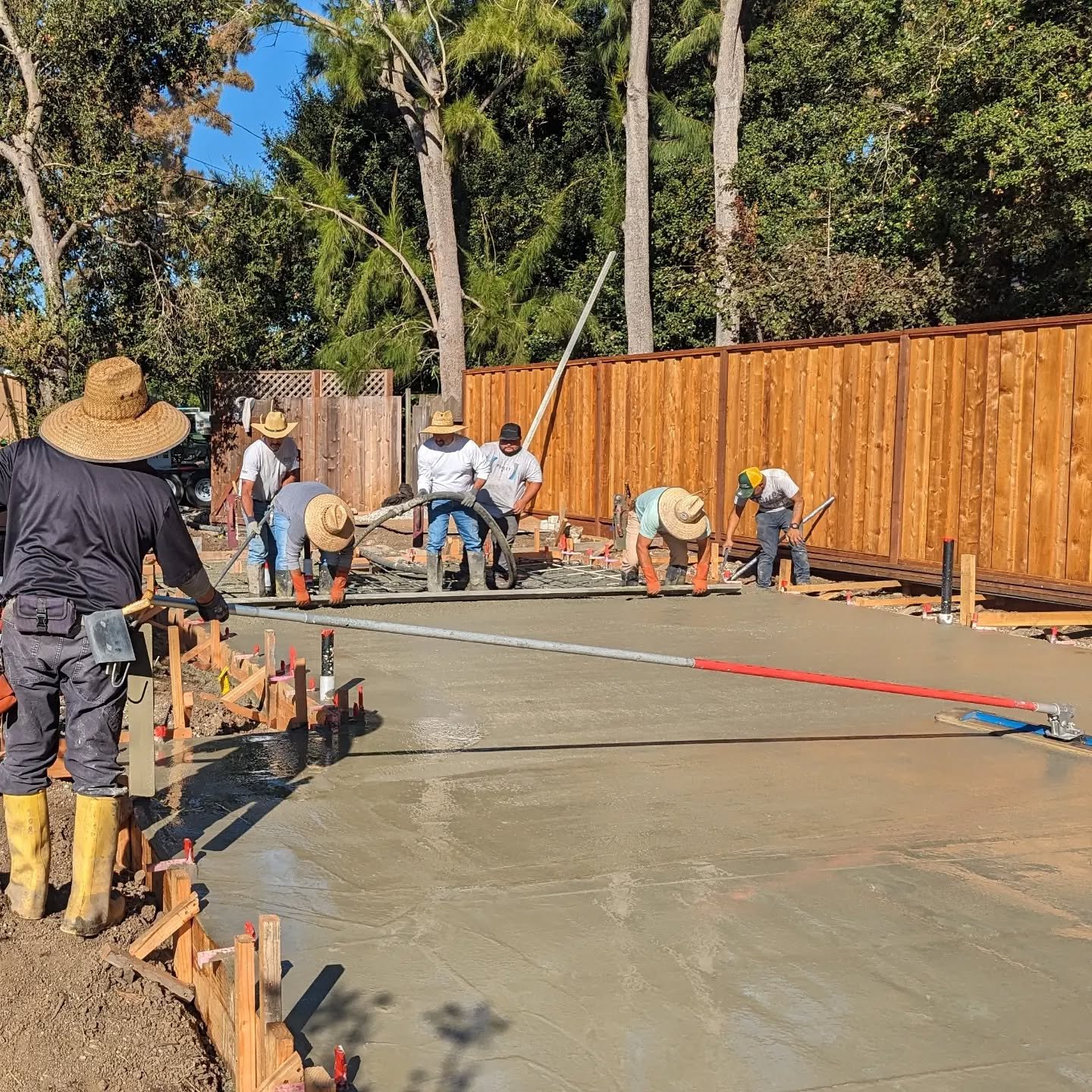 And just like that.....we have a foundation! I'm in awe of the alchemical magic that has turned sand, air, water, gravel, cement, sweat and serious craftsmanship into a perfect slab upon which to build my future art studio. Thank you to Elio Marroqin