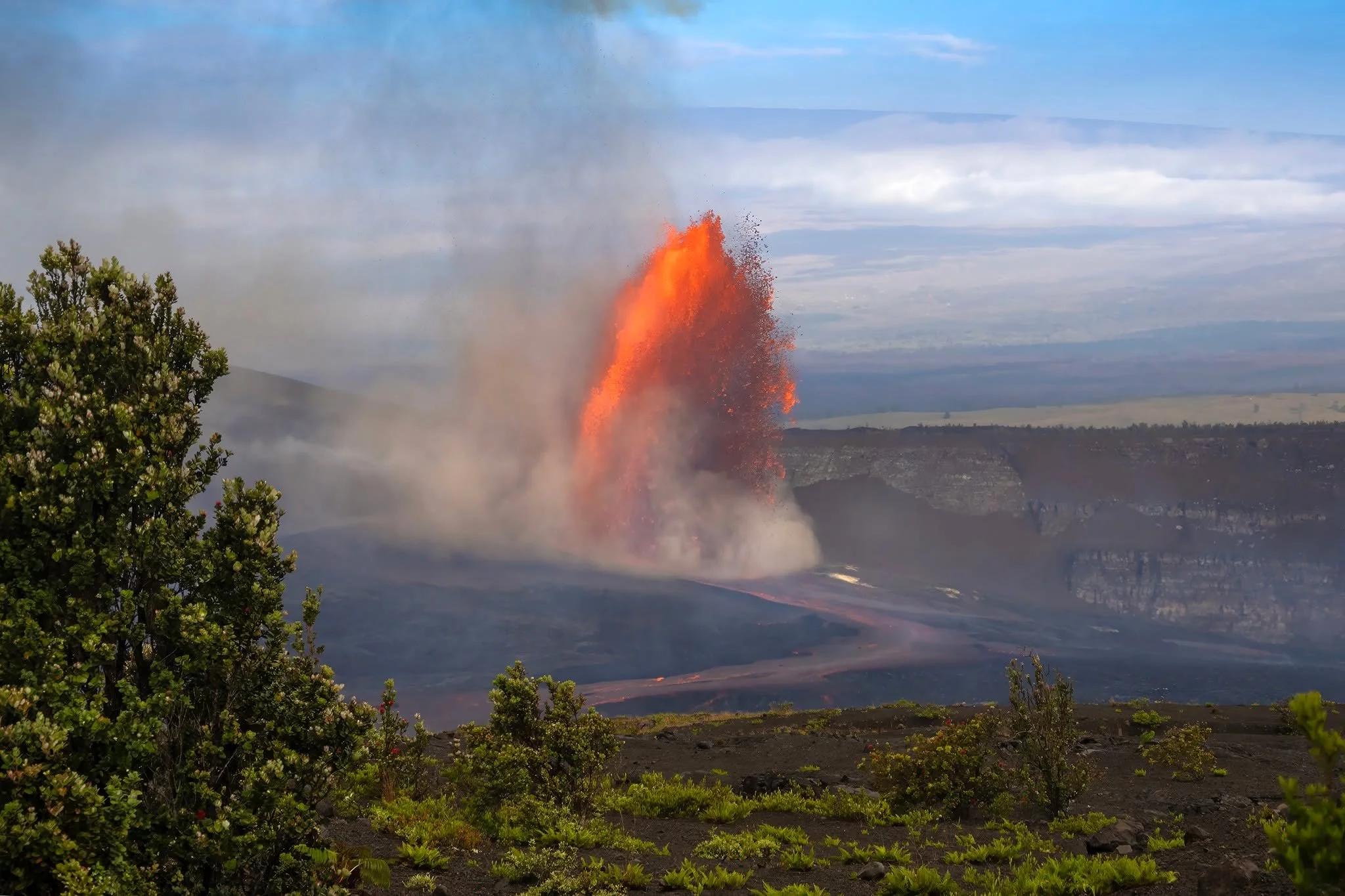 June 1, 2026. Kīlauea made history. 🌋

Episode 48 ended at 1:37 pm after 9 hours of fountaining &mdash; and with it, this eruption officially surpassed Puʻuʻōʻō's record of 47 fountaining episodes set in the 1980s. More fountaining episodes than any