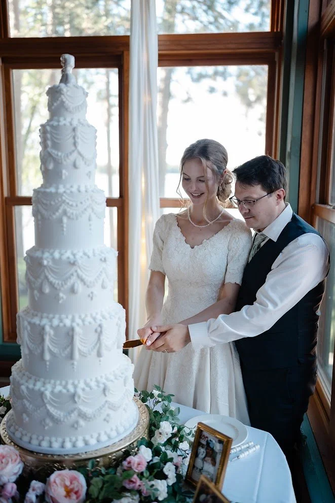 cutting weddign cake.jpg