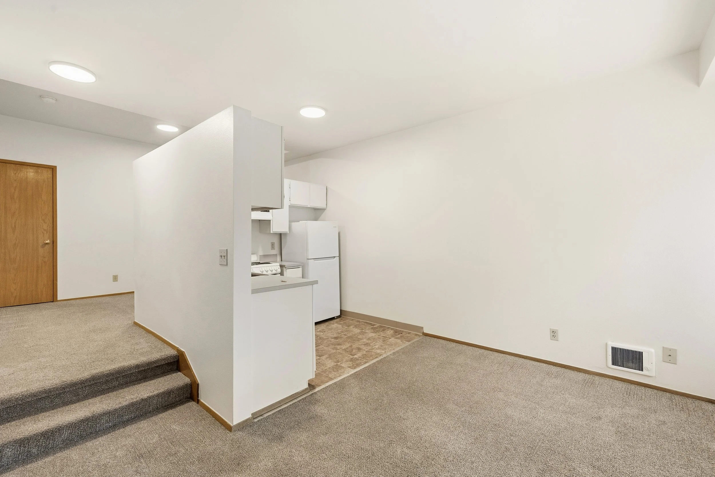 03-103 Vine St- 202,207,208-3.jpg