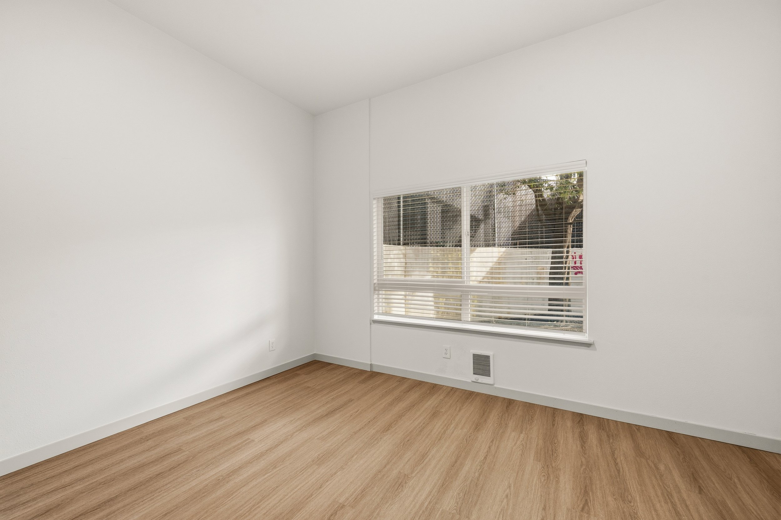 47-103 Vine St 101,102,107-14.jpg