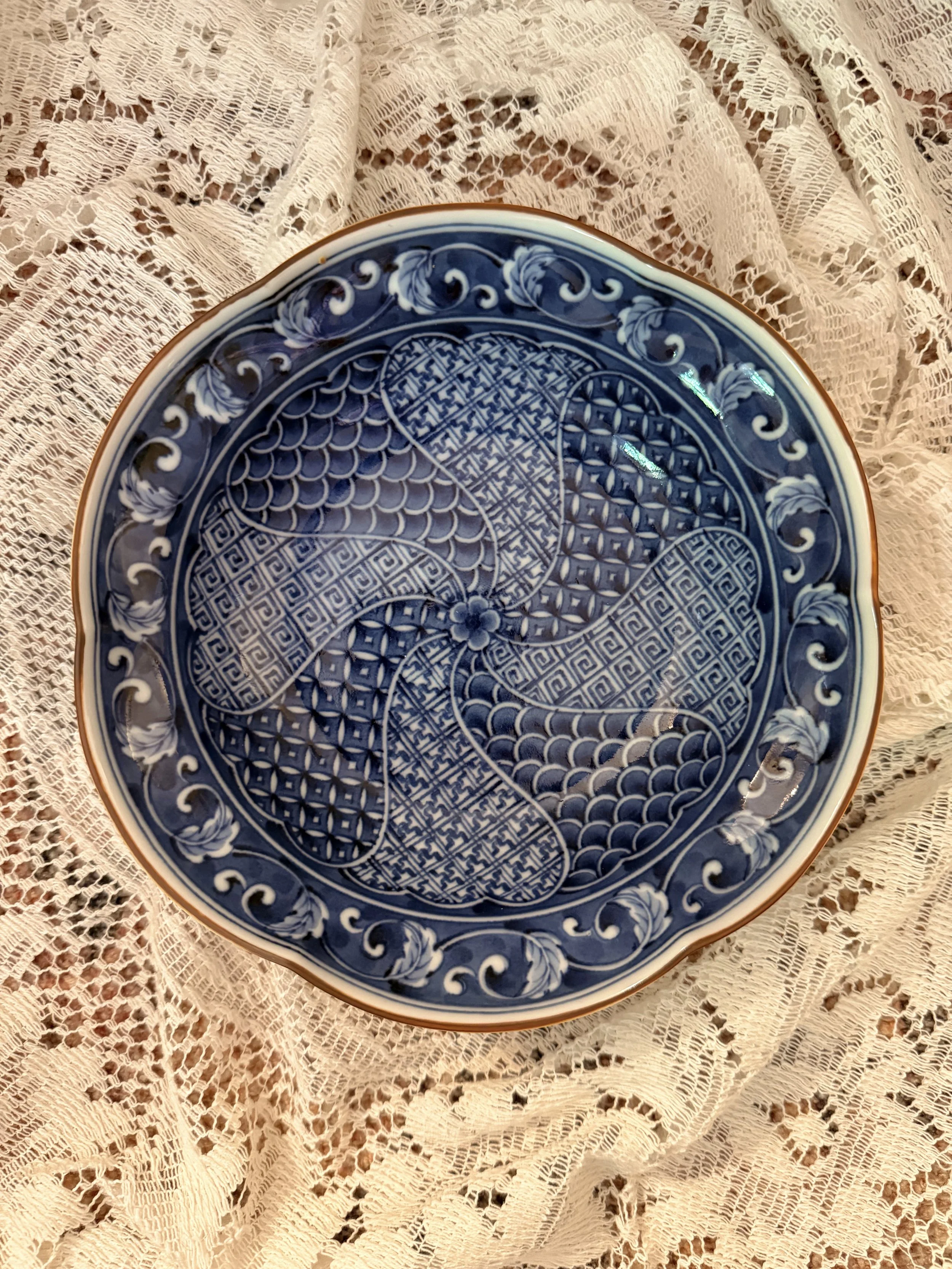 Takahashi Scalloped Lotus Bowl