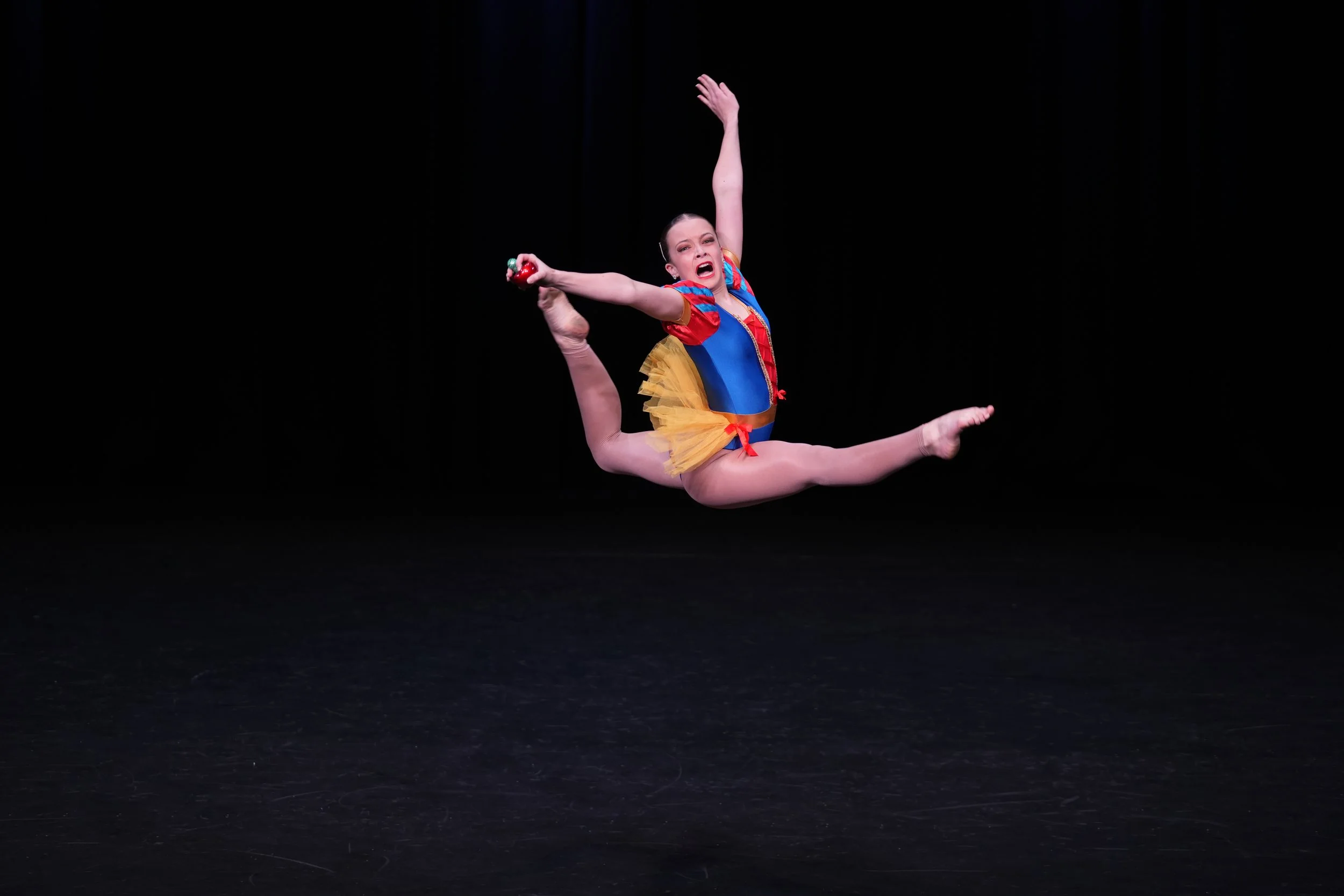 starbound-2025-solo-dance-performance-girl-contemporary.JPG