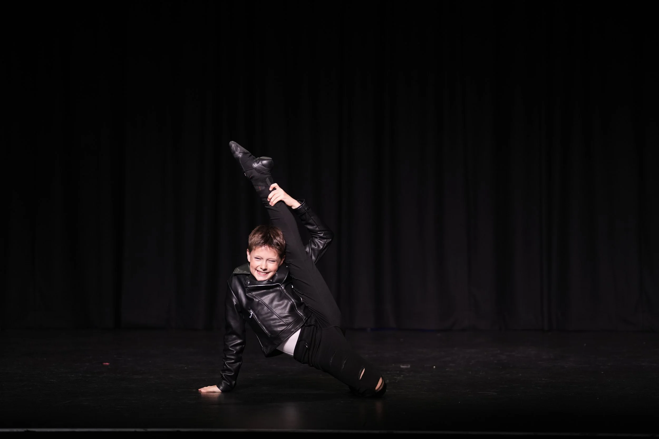 starbound-2026-solo-dance-performance-jazz-stage.JPG