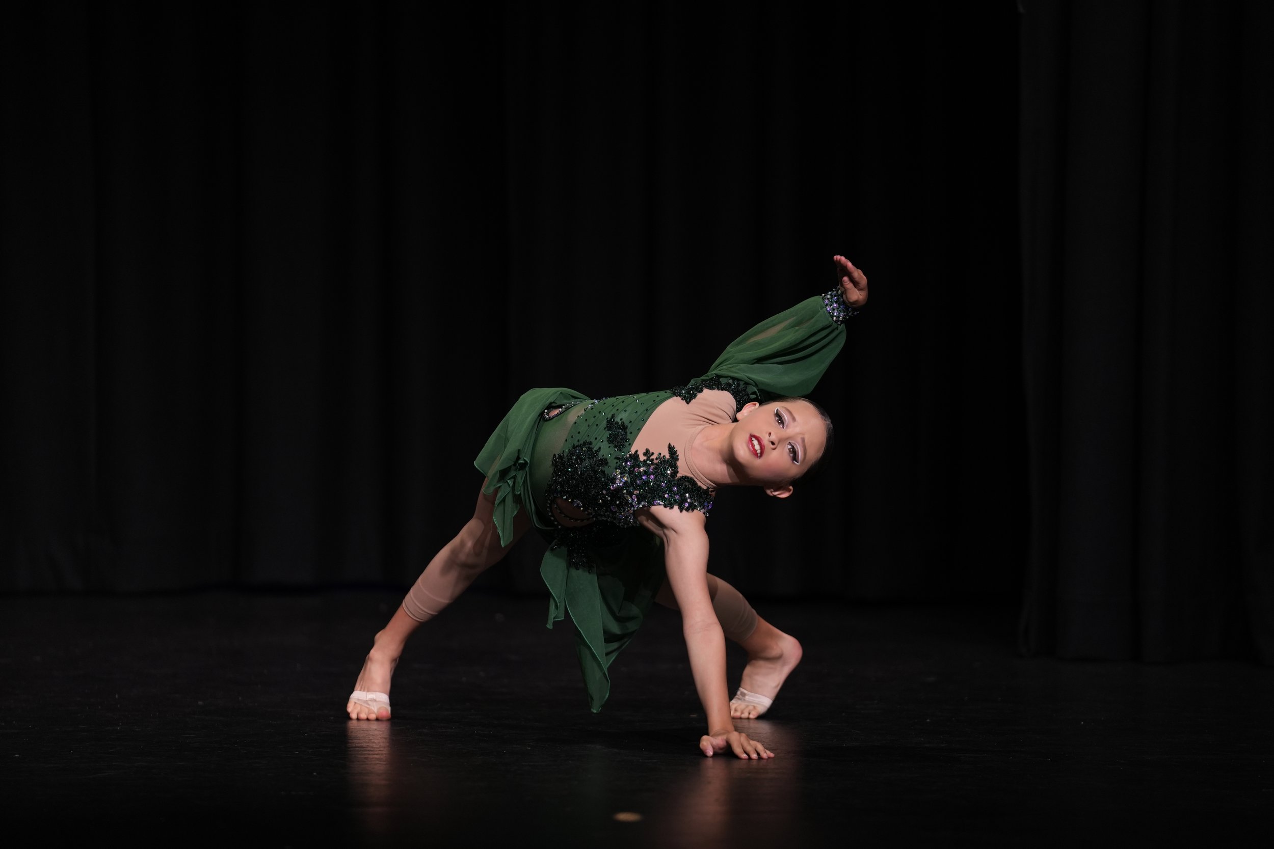 starbound-2024-solo-dance-performance-lyrical-stage.JPG