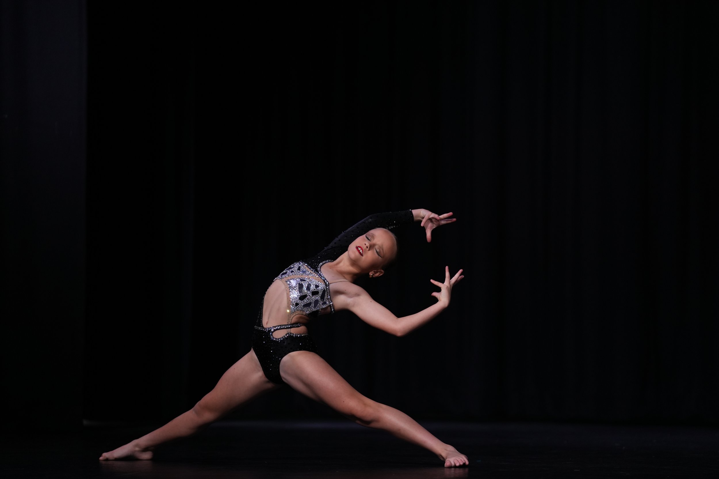 starbound-2025-solo-dance-performance-stage-contemporary.JPG