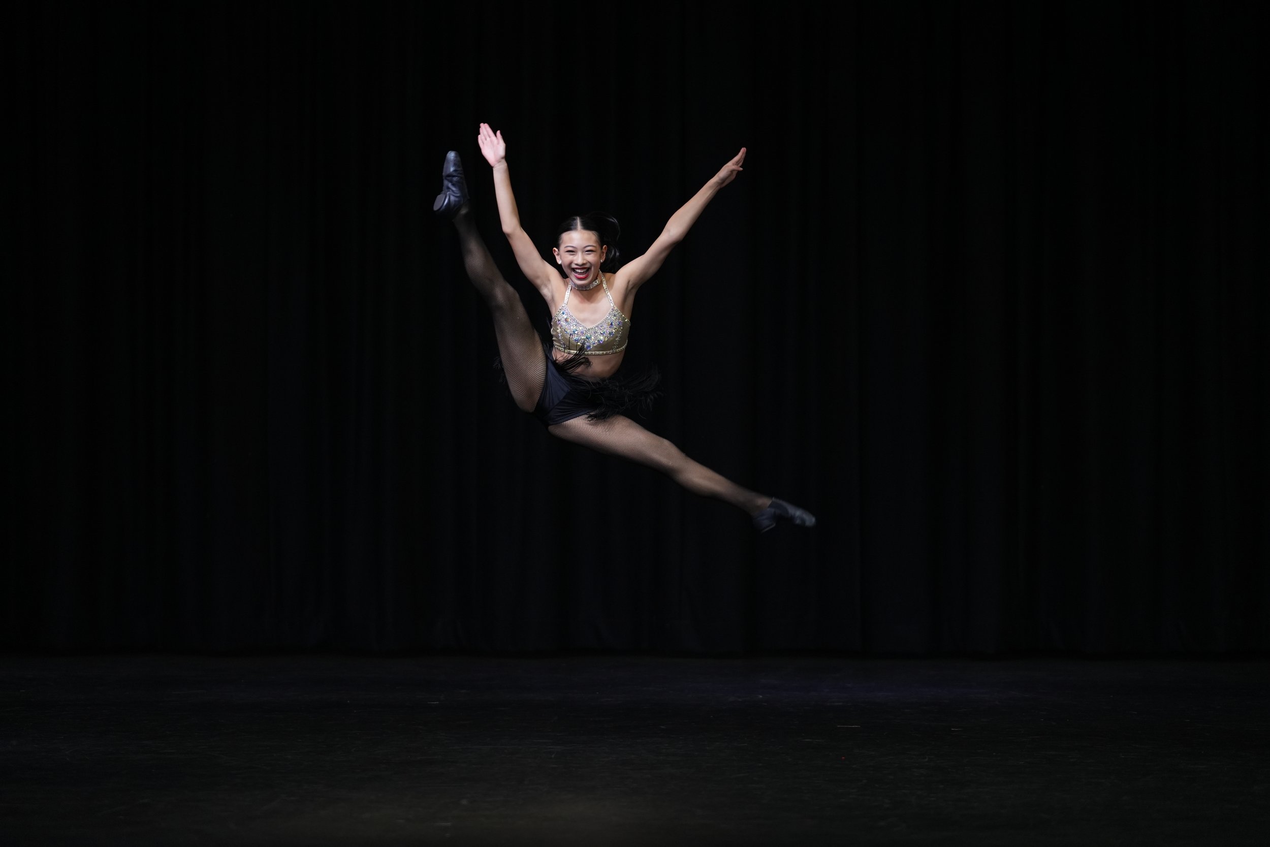 starbound-2025-solo-dance-performance-stage-jazz-broadway.JPG
