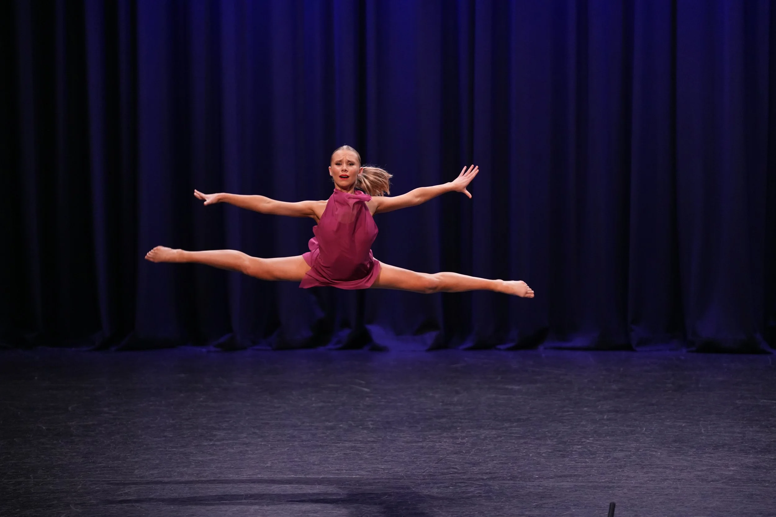 starbound-2025-solo-dance-performance-stage-bundaberg.JPG