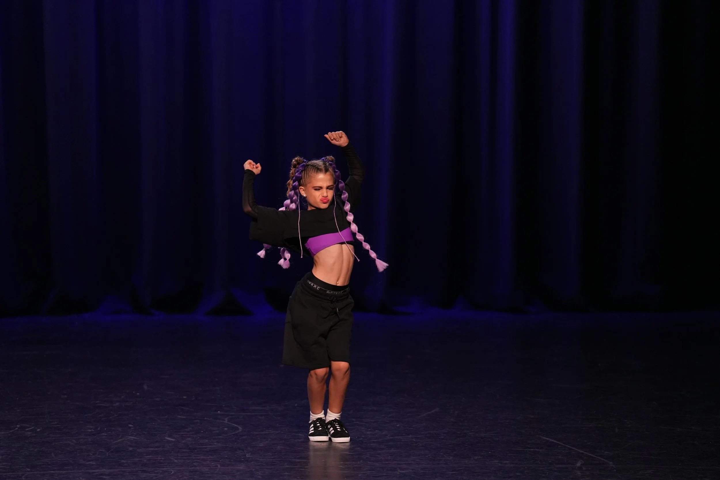 starbound-2025-solo-dance-performance-stage-contemporary-bundaberg.JPG