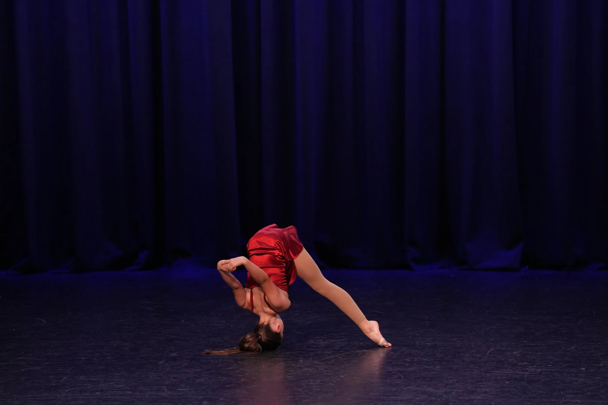 starbound-2025-solo-dance-performance-stage-bundaberg.JPG