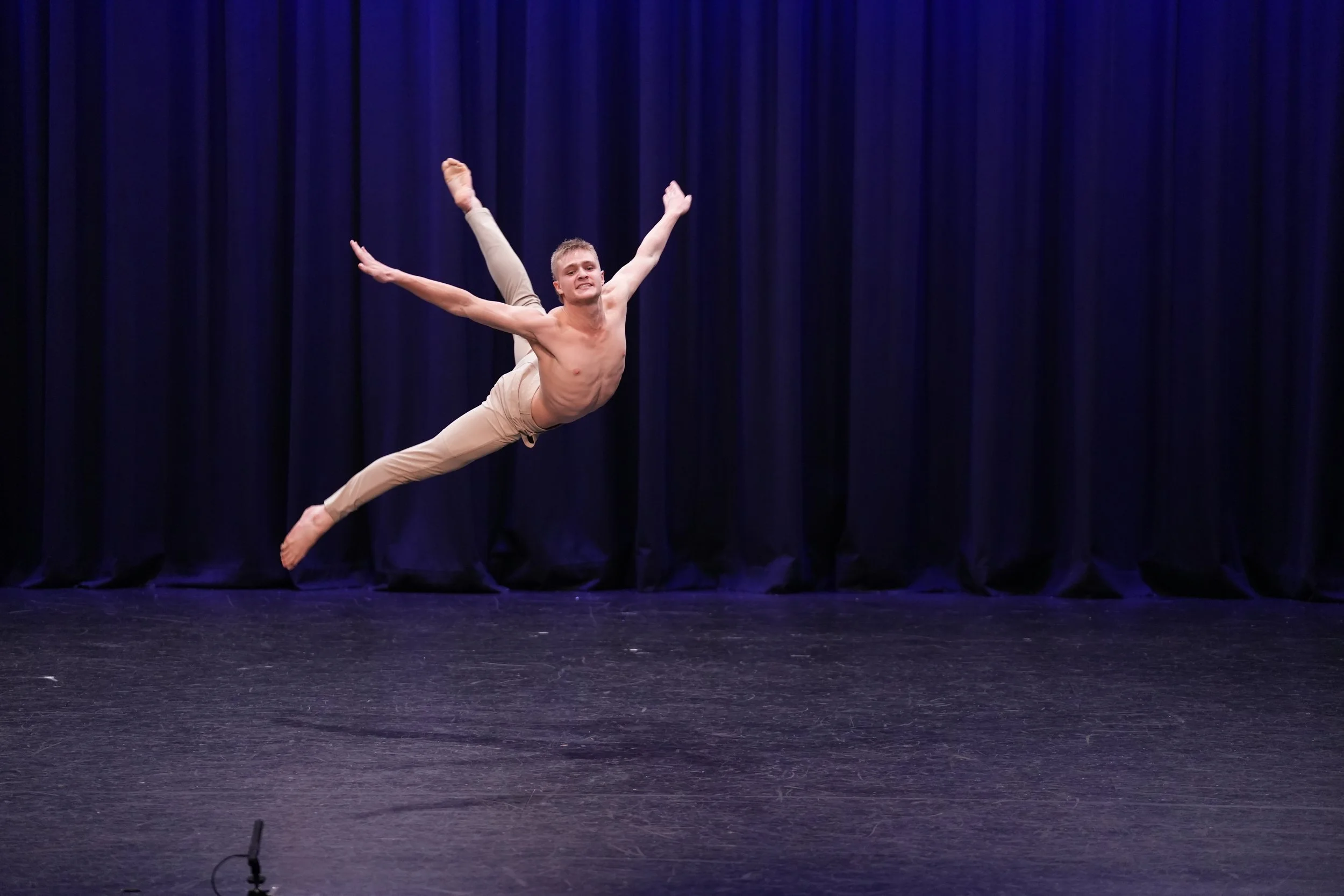 starbound-2025-solo-dance-performance-stage-bundaberg.JPG