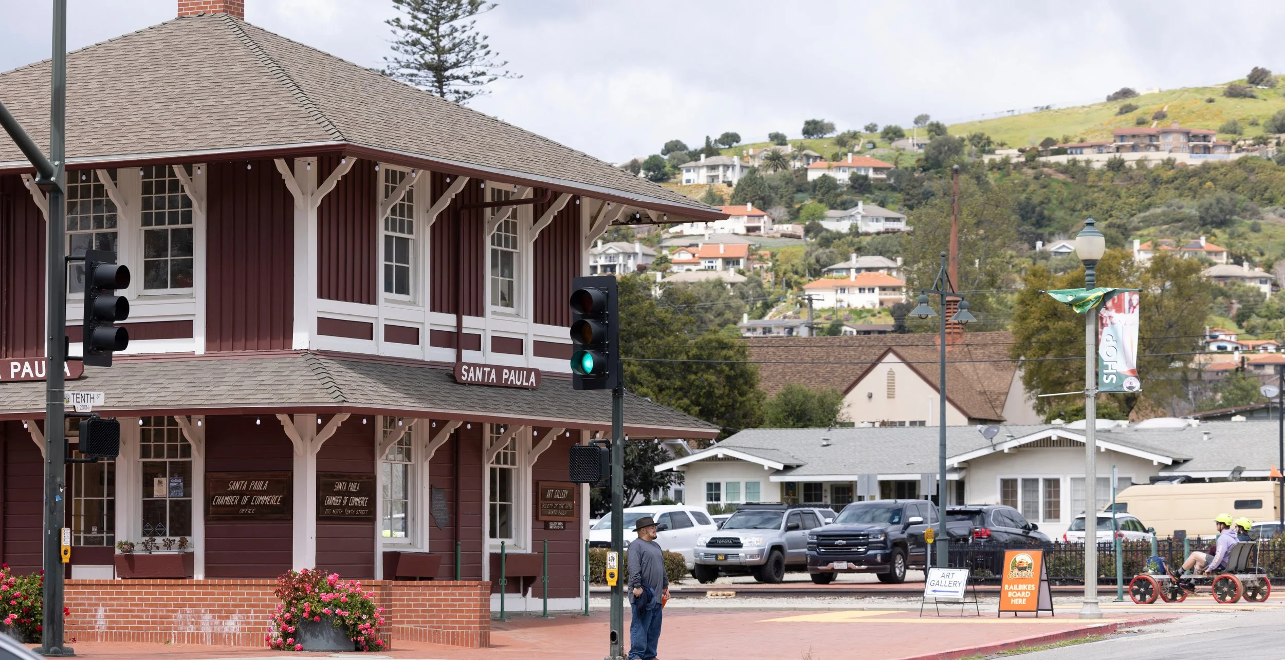Picture of buildings in Santa Paula, CA