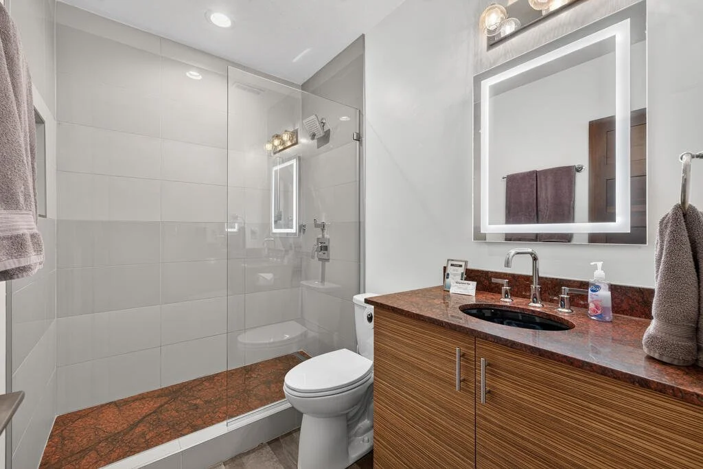 second bathroom.jpg