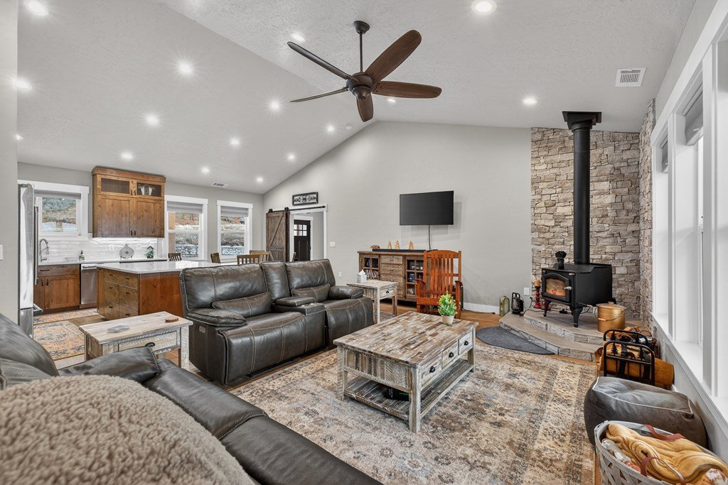 Timberrin Living room 4.jpg