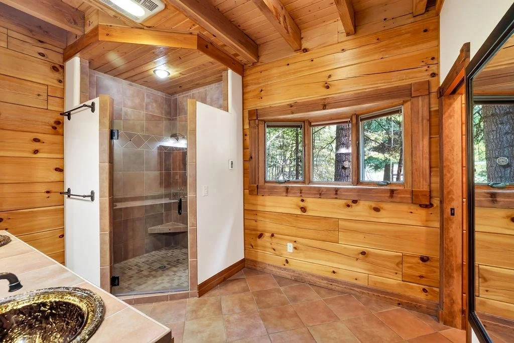 Bathroom1.jpg