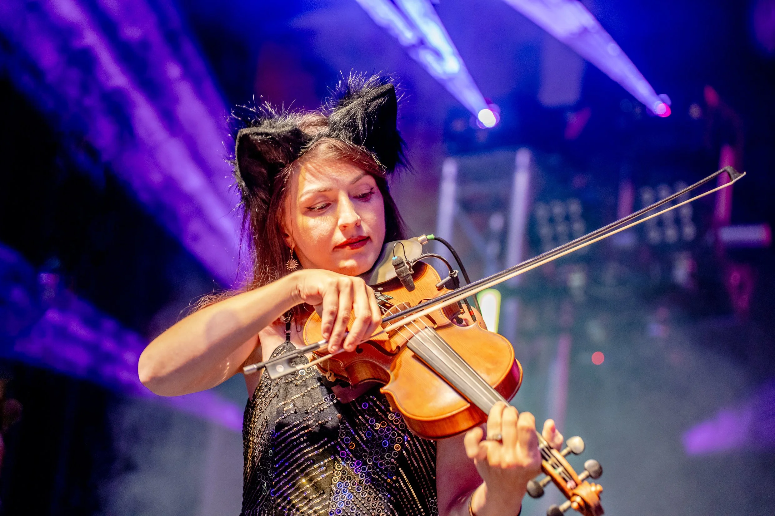 Dani Jaye Playing the Fiddle