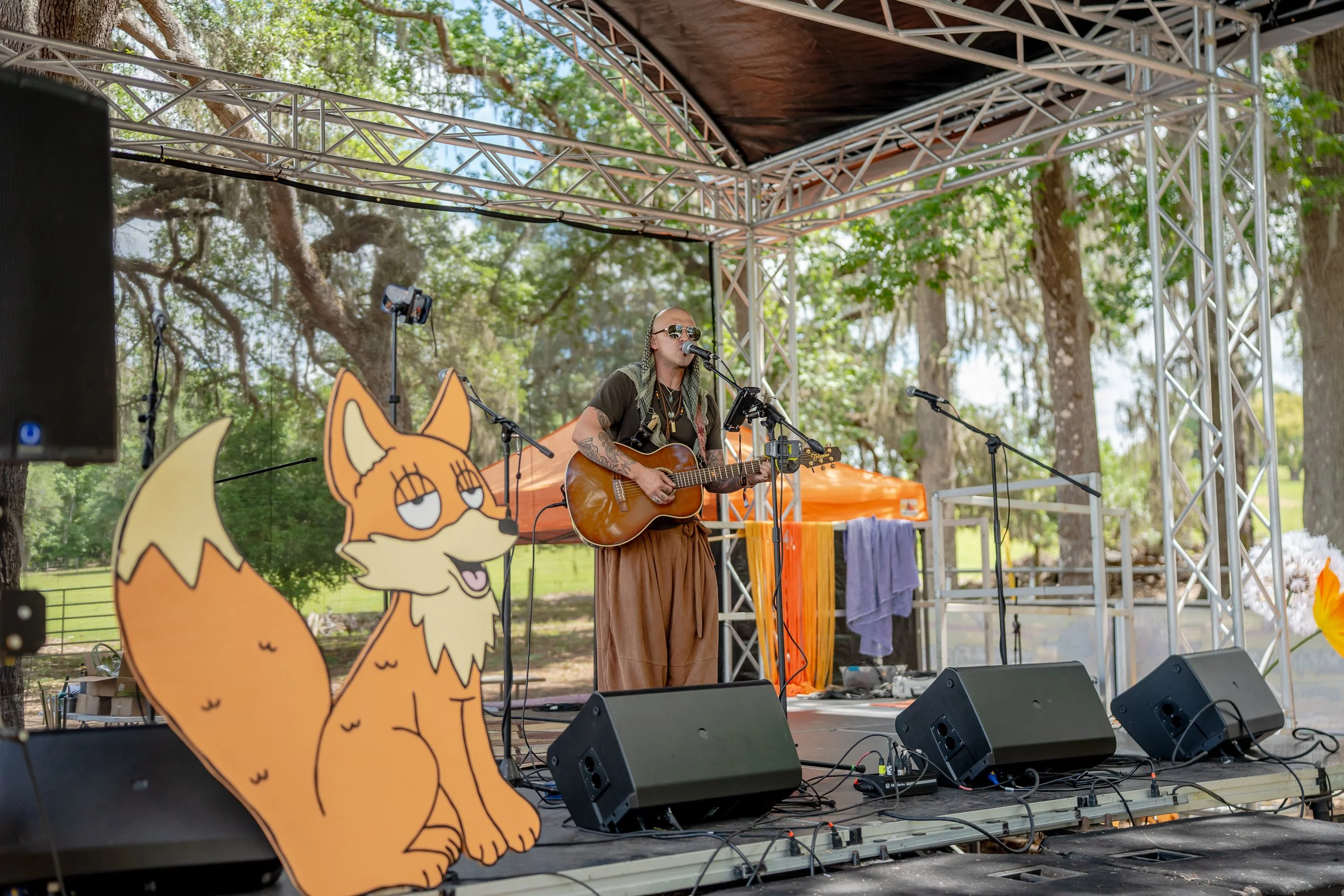 Chaseton Jay solo set with a fox made by Mr. Cory Robinson