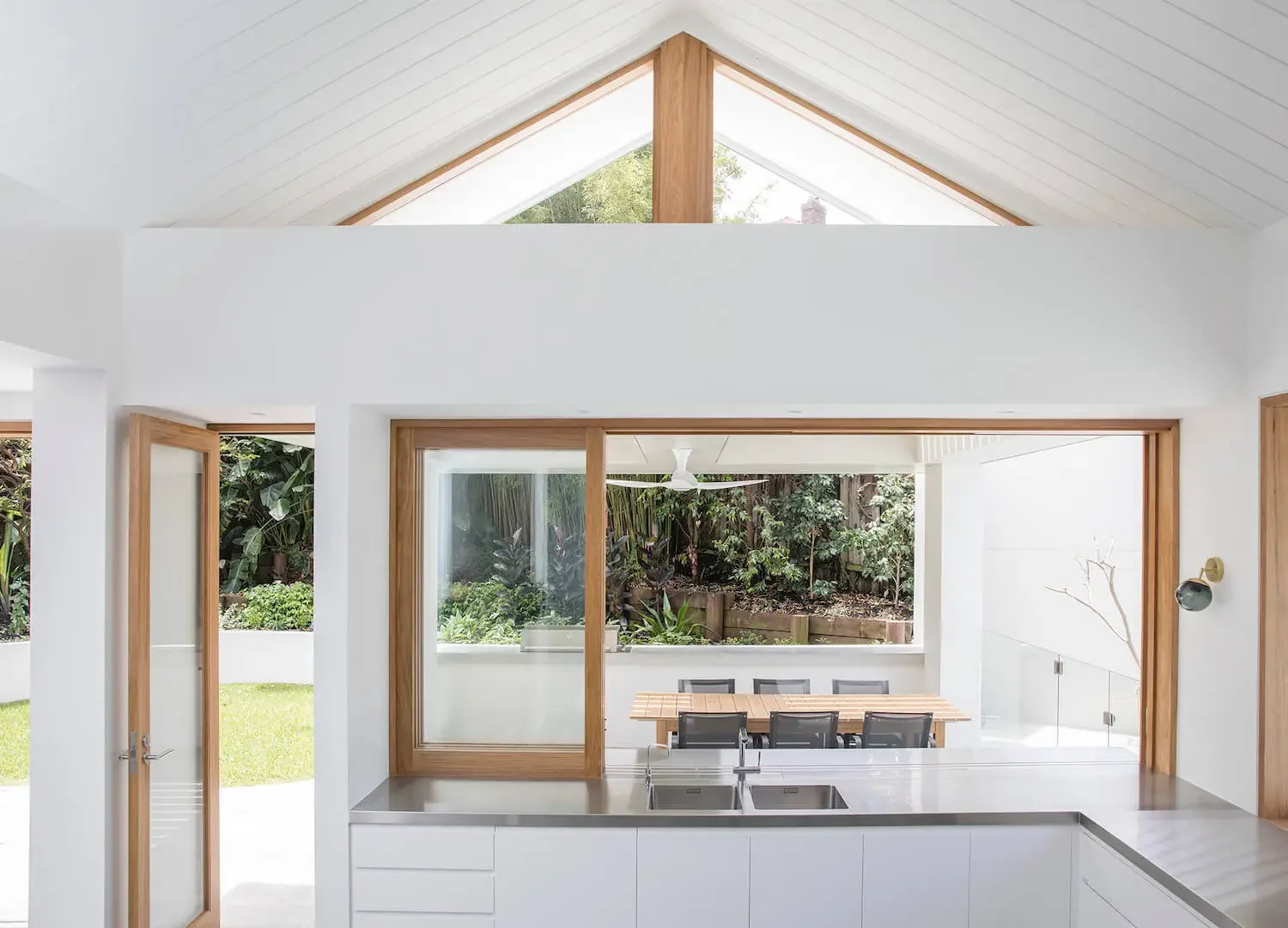 Bronte House: A Resort-Like Family Retreat