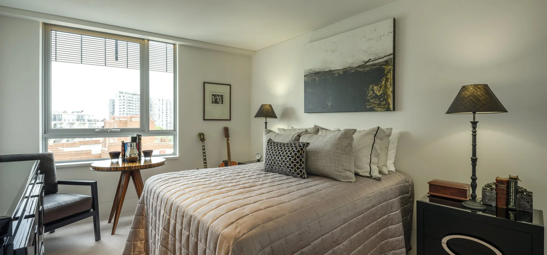 Potts Point Unit 2024 — high-end apartment renovation in Sydney featuring bespoke joinery, herringbone timber flooring with brass inlay, integrated lighting and a cohesive open-plan kitchen, living and dining space.