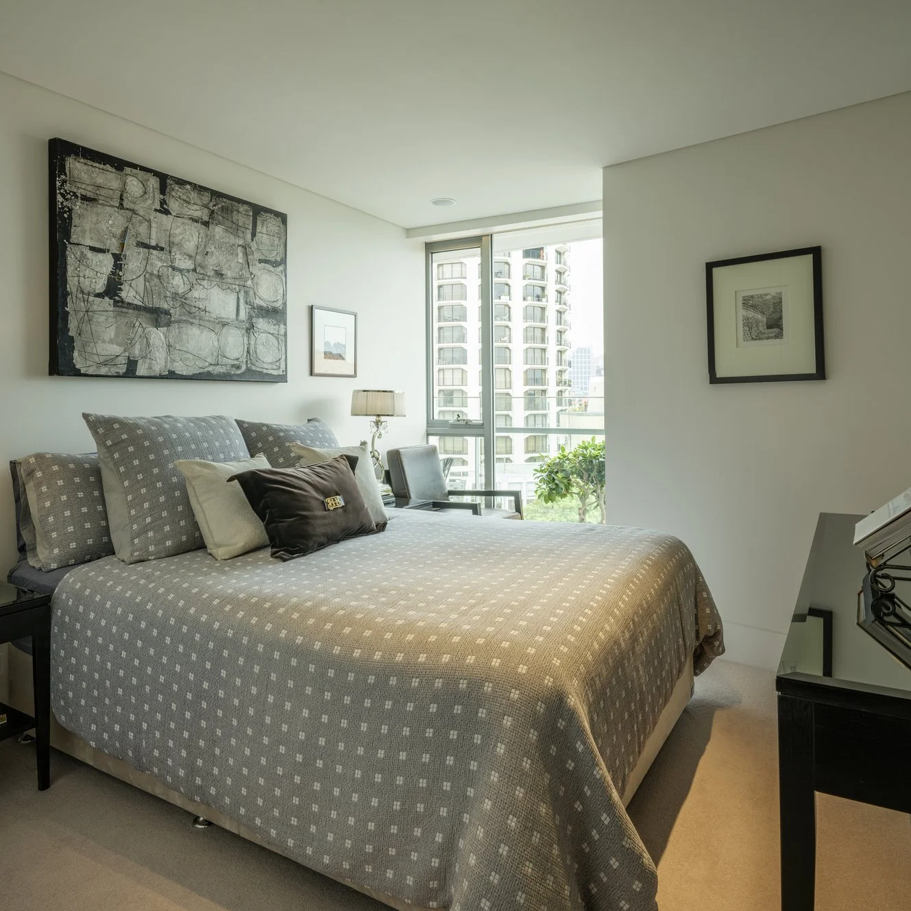 Potts Point Unit 2024 — high-end apartment renovation in Sydney featuring bespoke joinery, herringbone timber flooring with brass inlay, integrated lighting and a cohesive open-plan kitchen, living and dining space.