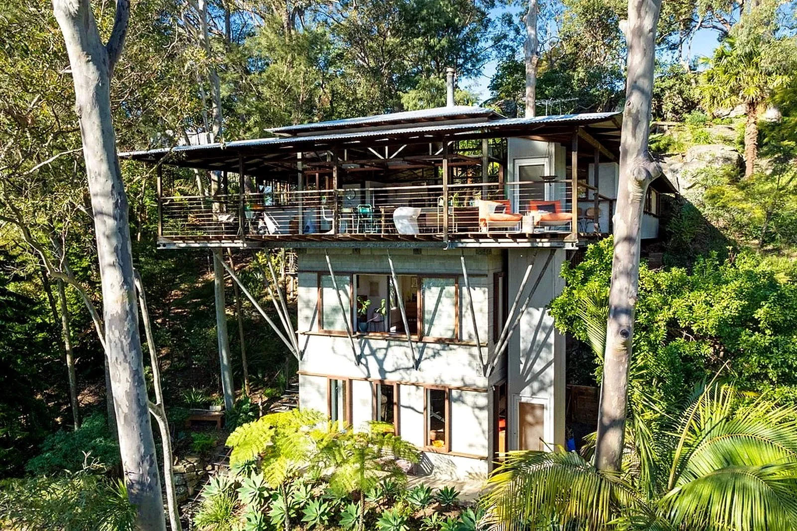 Tree Top House by Peter Stutchbury, elevated among the trees on a steep bushland site in Avalon.