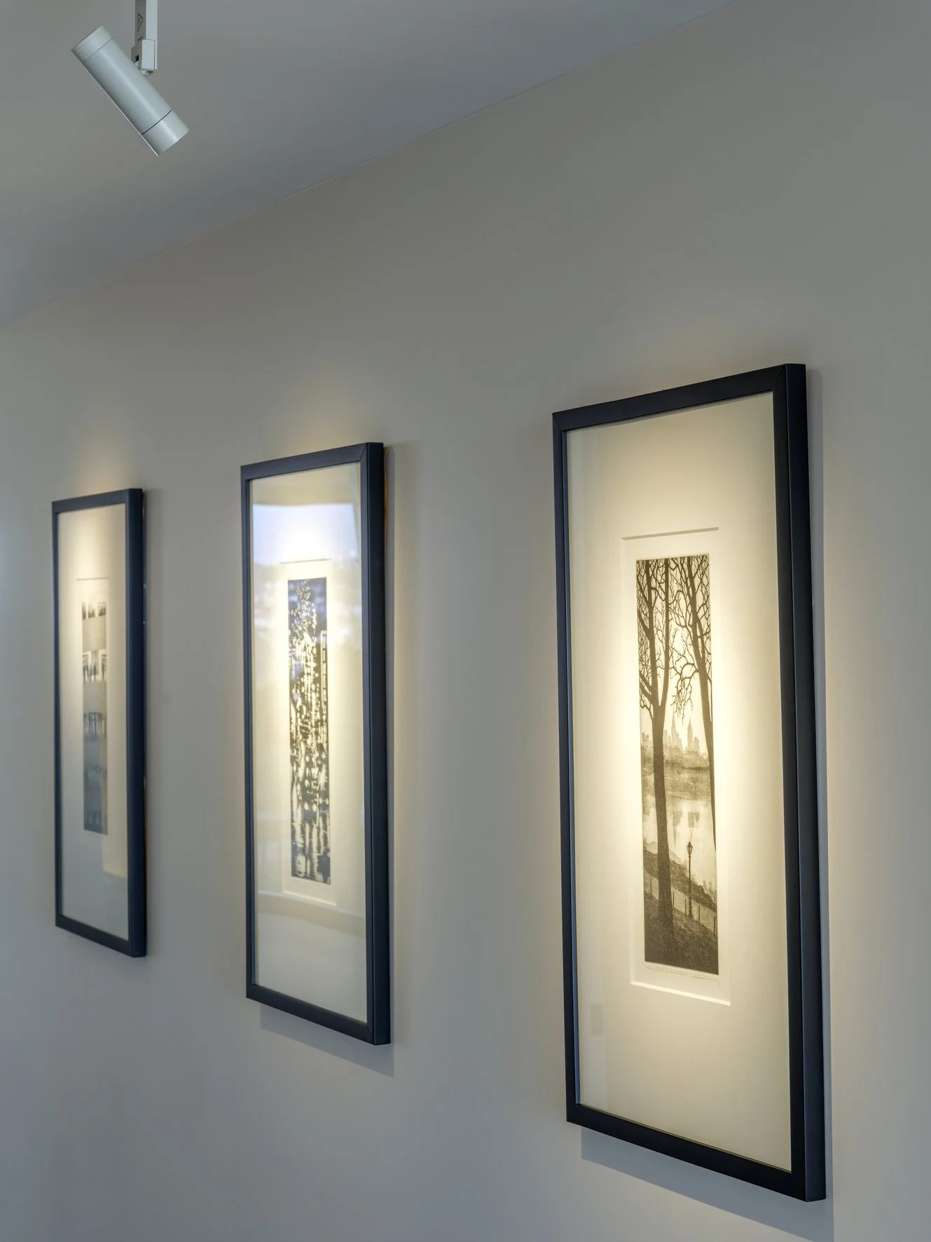 Potts Point Unit 2024 — high-end apartment renovation in Sydney featuring bespoke joinery, herringbone timber flooring with brass inlay, integrated lighting and a cohesive open-plan kitchen, living and dining space.
